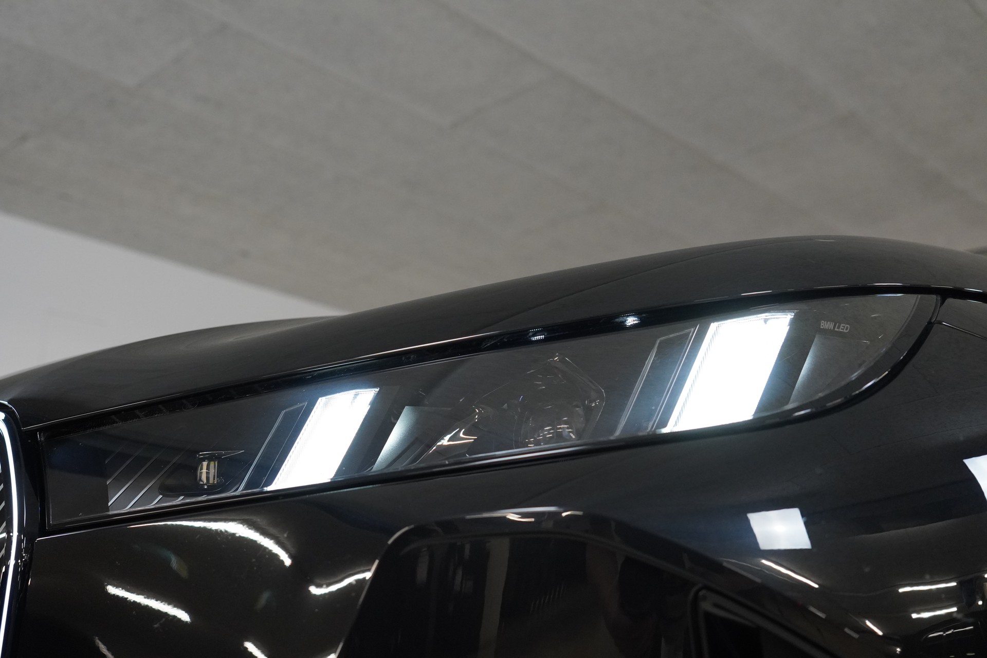 BMW iX xDrive45 M Sport-image-9