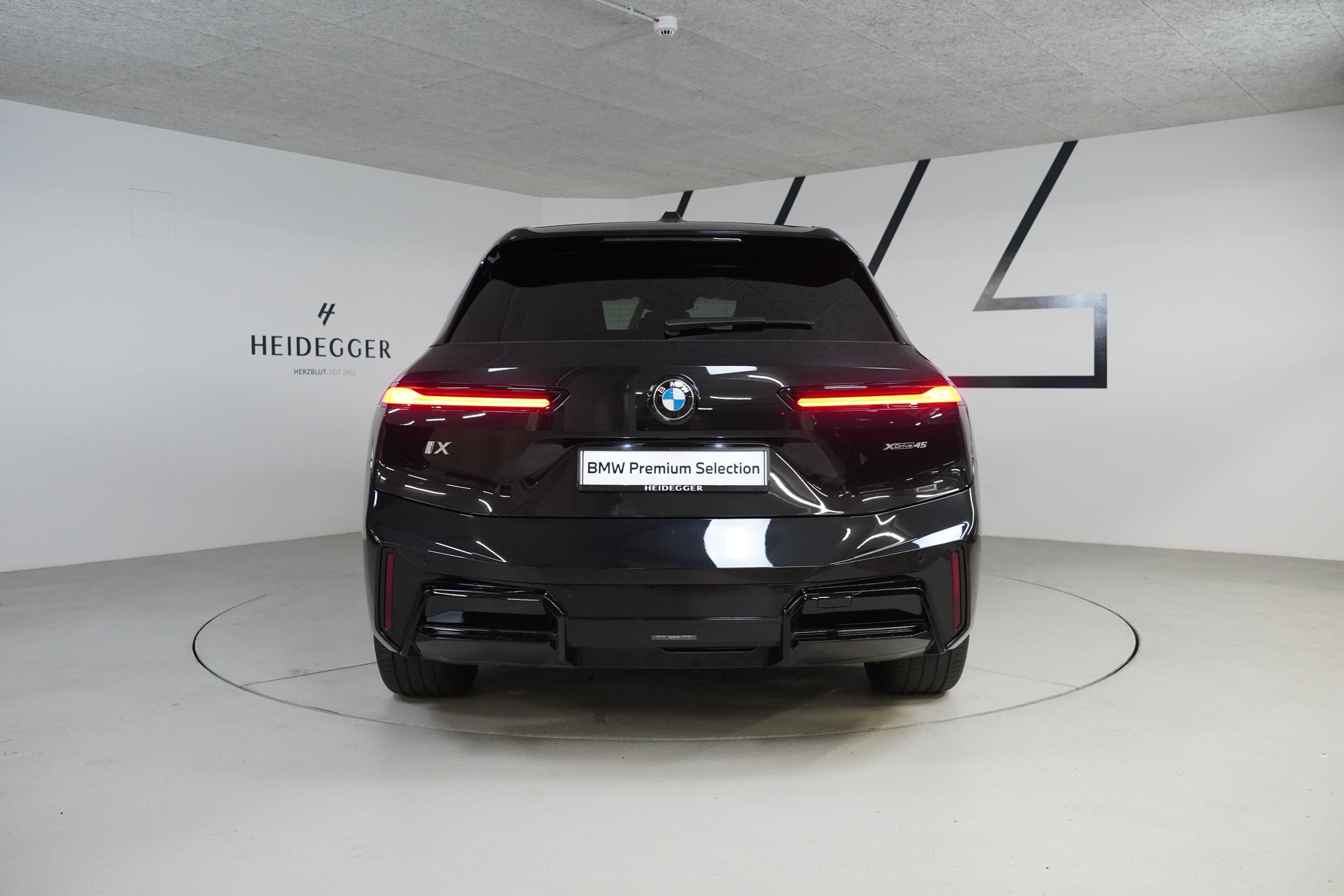 BMW iX xDrive45 M Sport-image-6