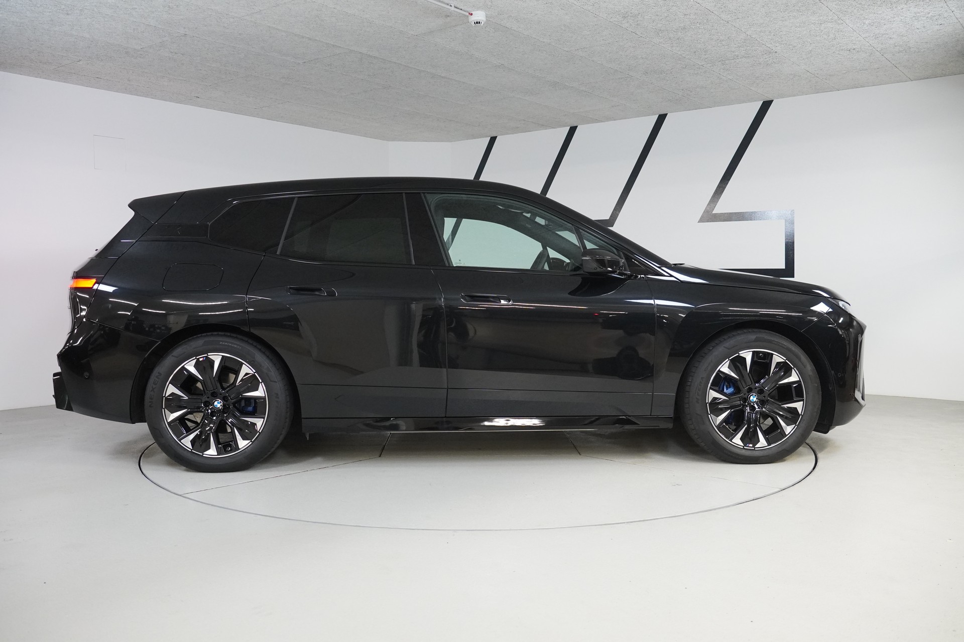 BMW iX xDrive45 M Sport-image-8