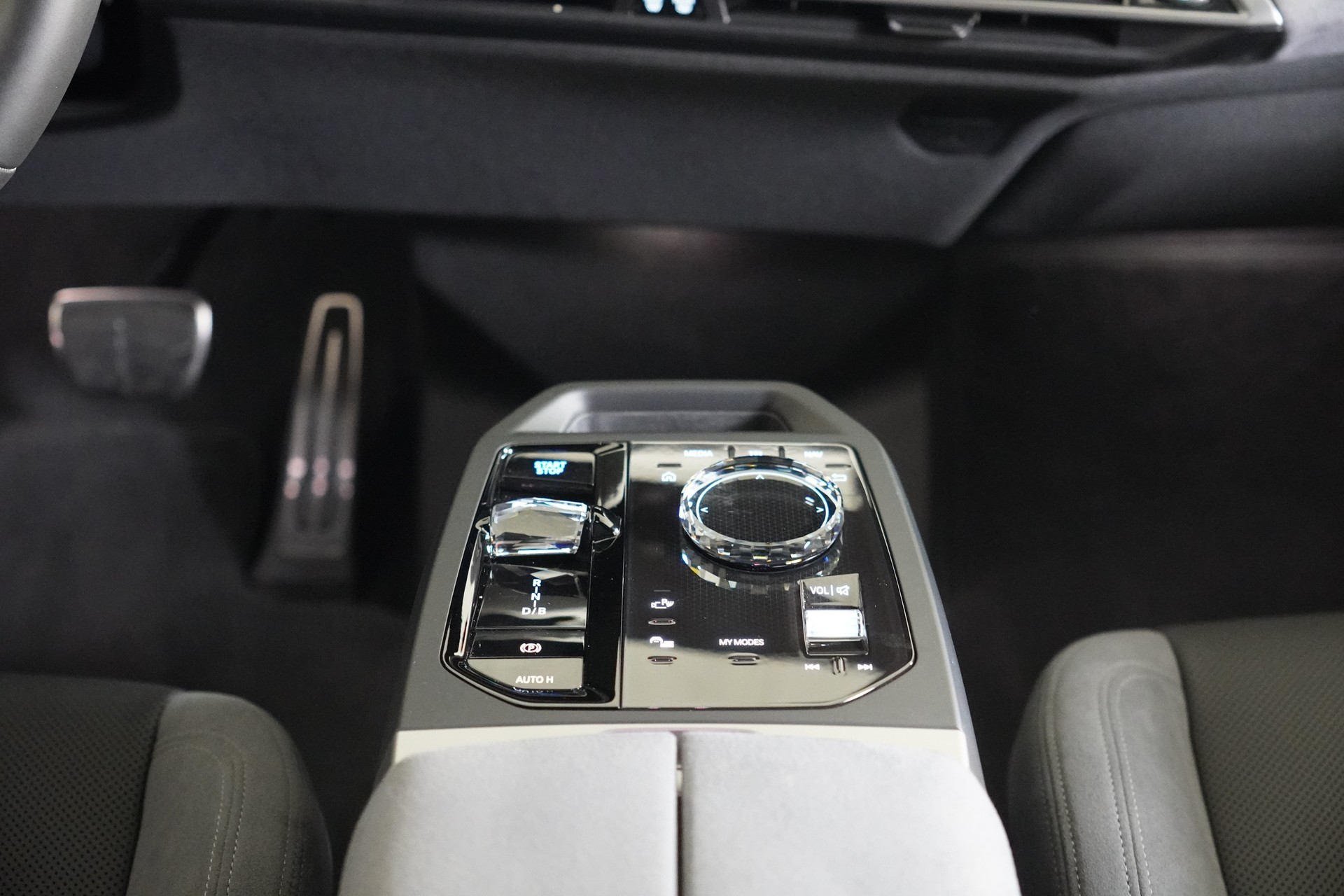 BMW iX xDrive45 M Sport-image-20