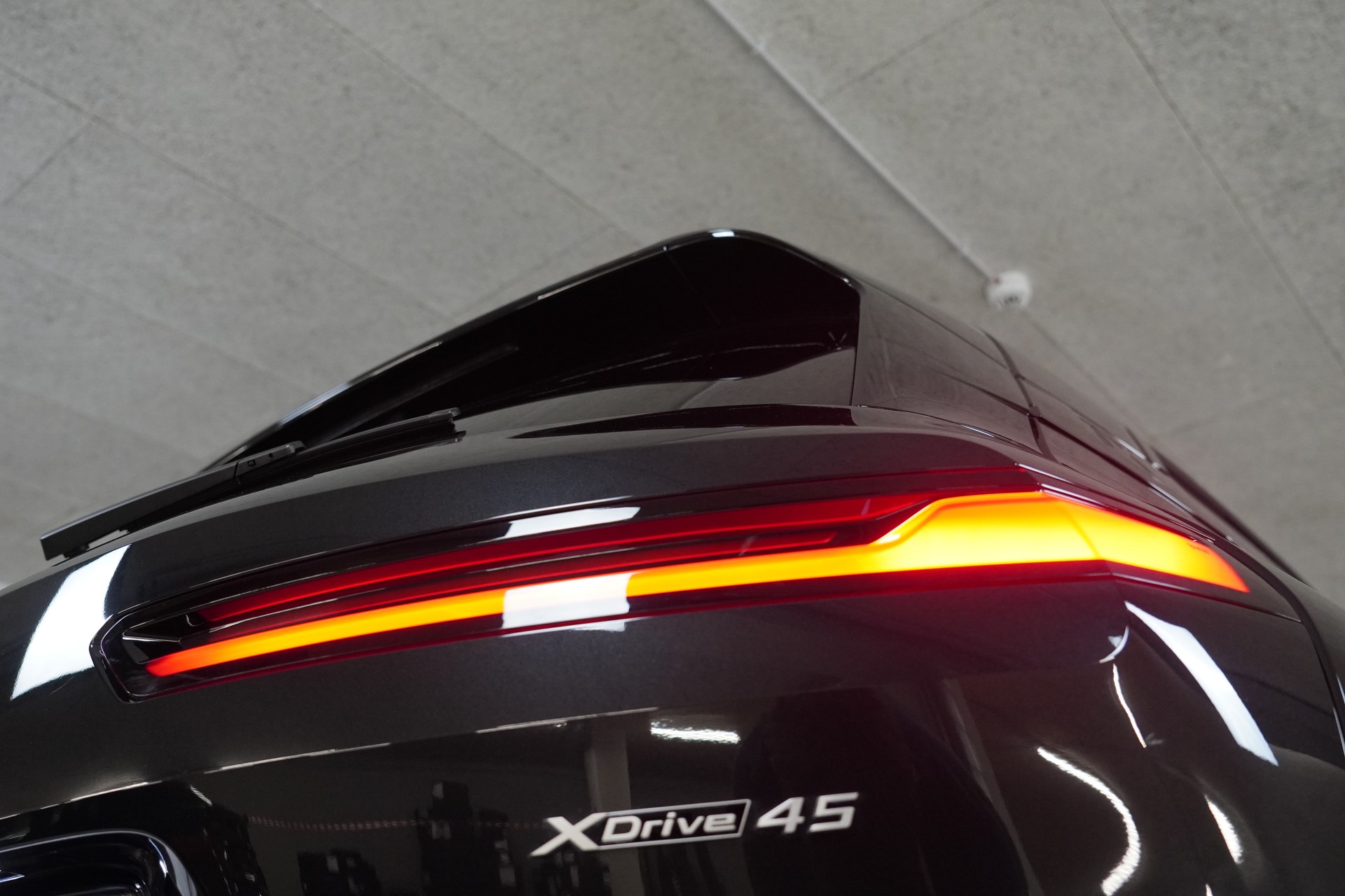BMW iX xDrive45 M Sport-image-16