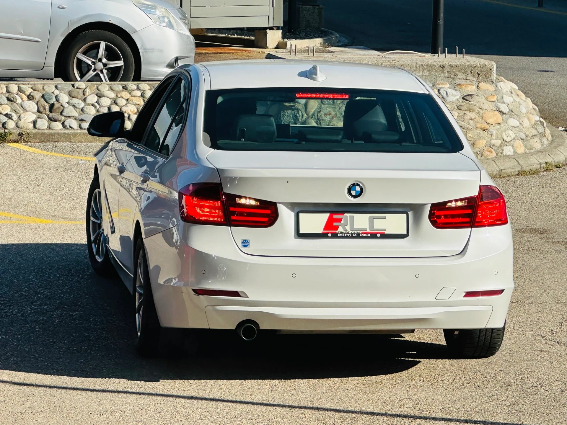 BMW 320i Sport Line Steptronic-image-7
