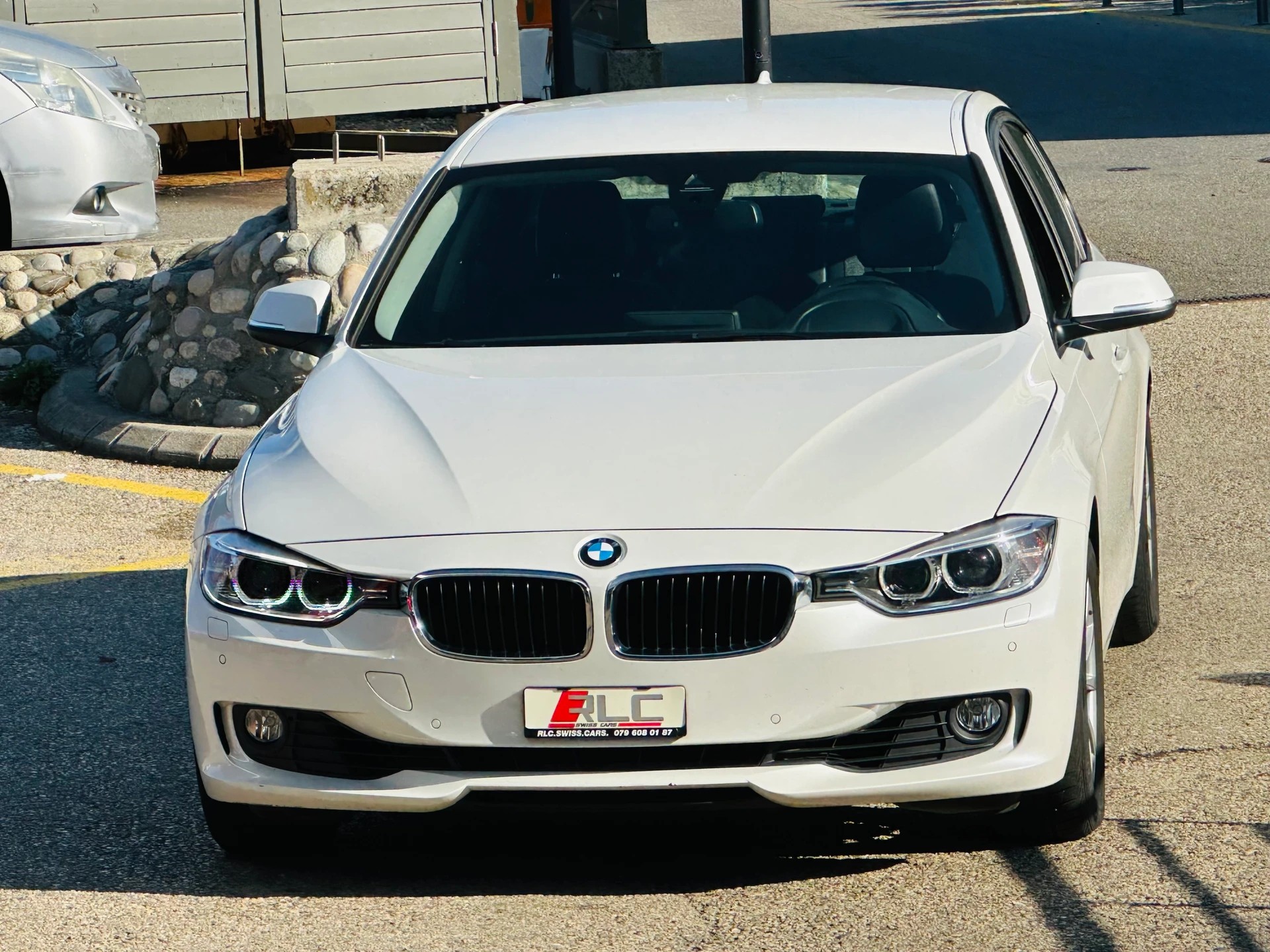 BMW 320i Sport Line Steptronic-image-4