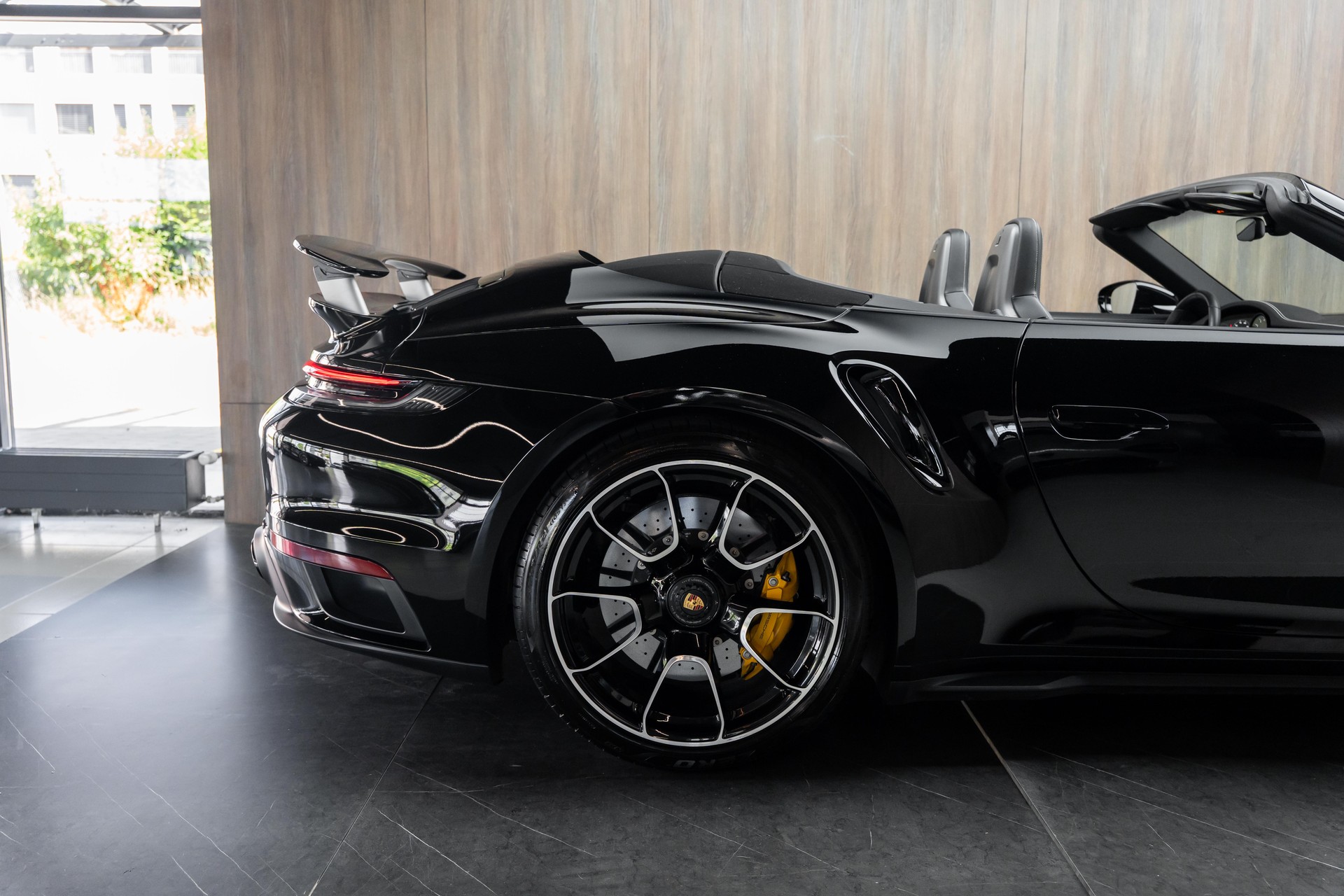 PORSCHE 911 Turbo S Cabriolet PDK | Porsche Approved bis 09.27-image-30