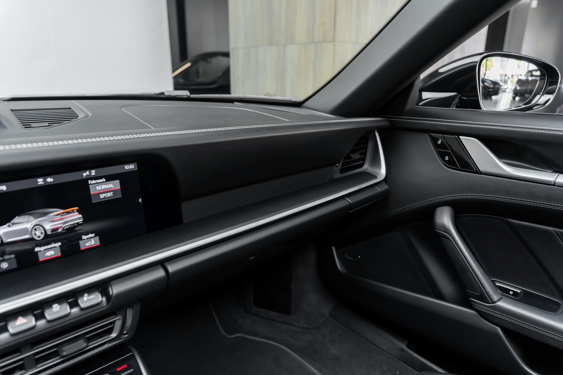 PORSCHE 911 Turbo S Cabriolet PDK | Porsche Approved bis 09.27-image-15