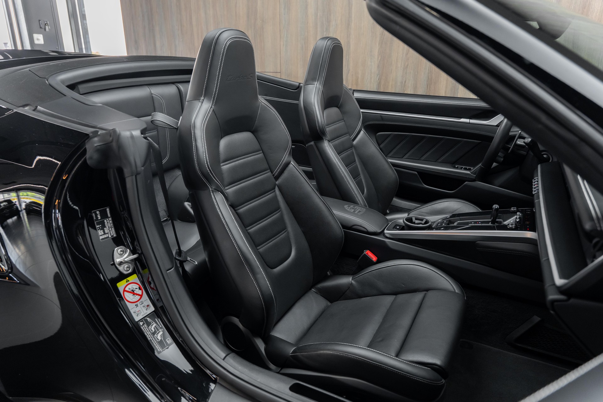 PORSCHE 911 Turbo S Cabriolet PDK | Porsche Approved bis 09.27-image-17