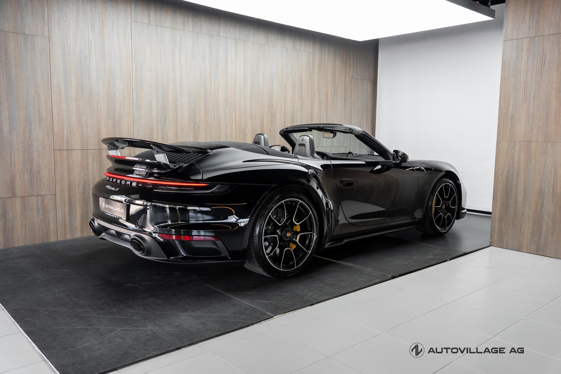 PORSCHE 911 Turbo S Cabriolet PDK | Porsche Approved bis 09.27-showroom-element-1