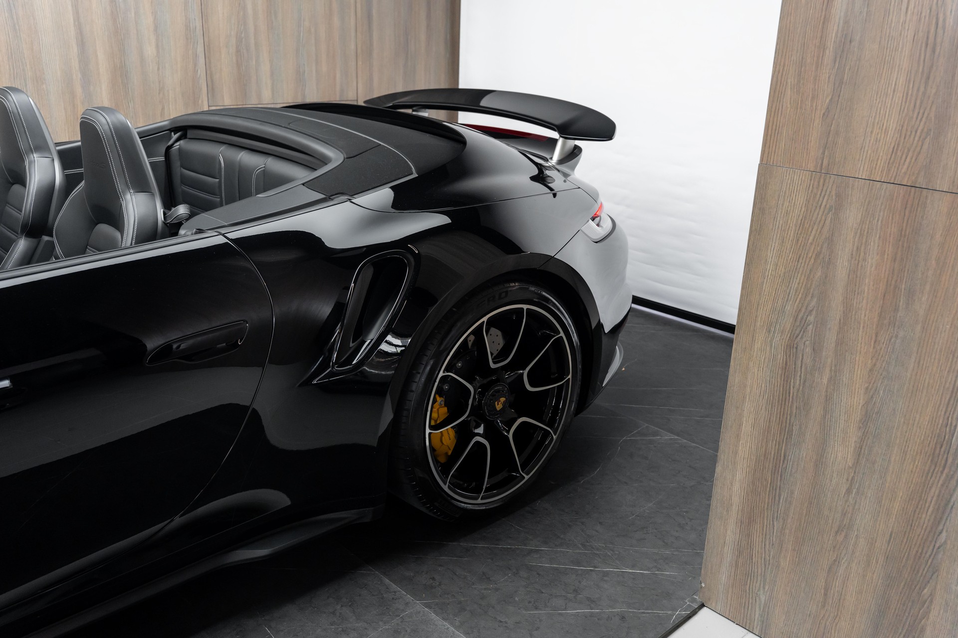 PORSCHE 911 Turbo S Cabriolet PDK | Porsche Approved bis 09.27-image-26