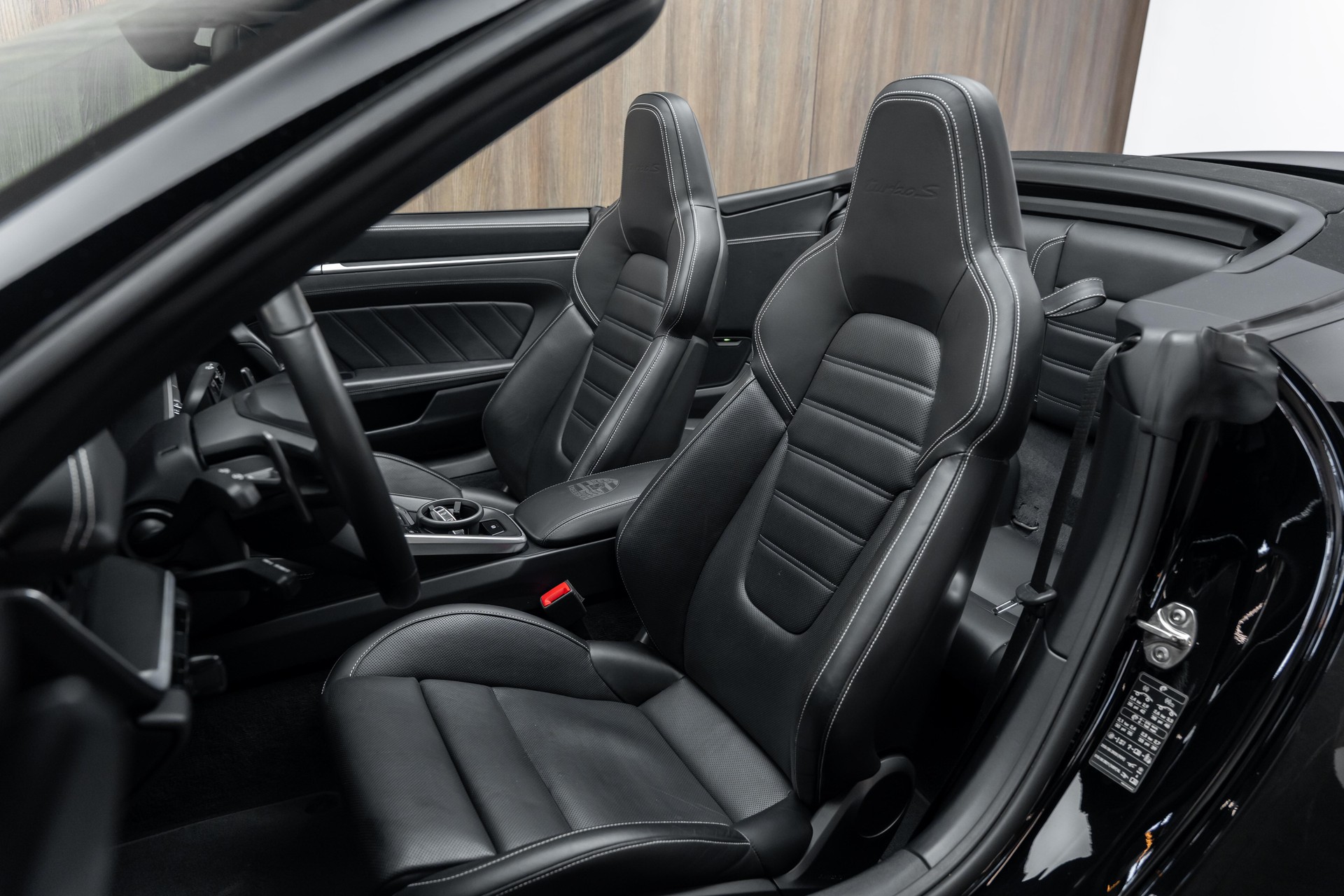 PORSCHE 911 Turbo S Cabriolet PDK | Porsche Approved bis 09.27-image-5