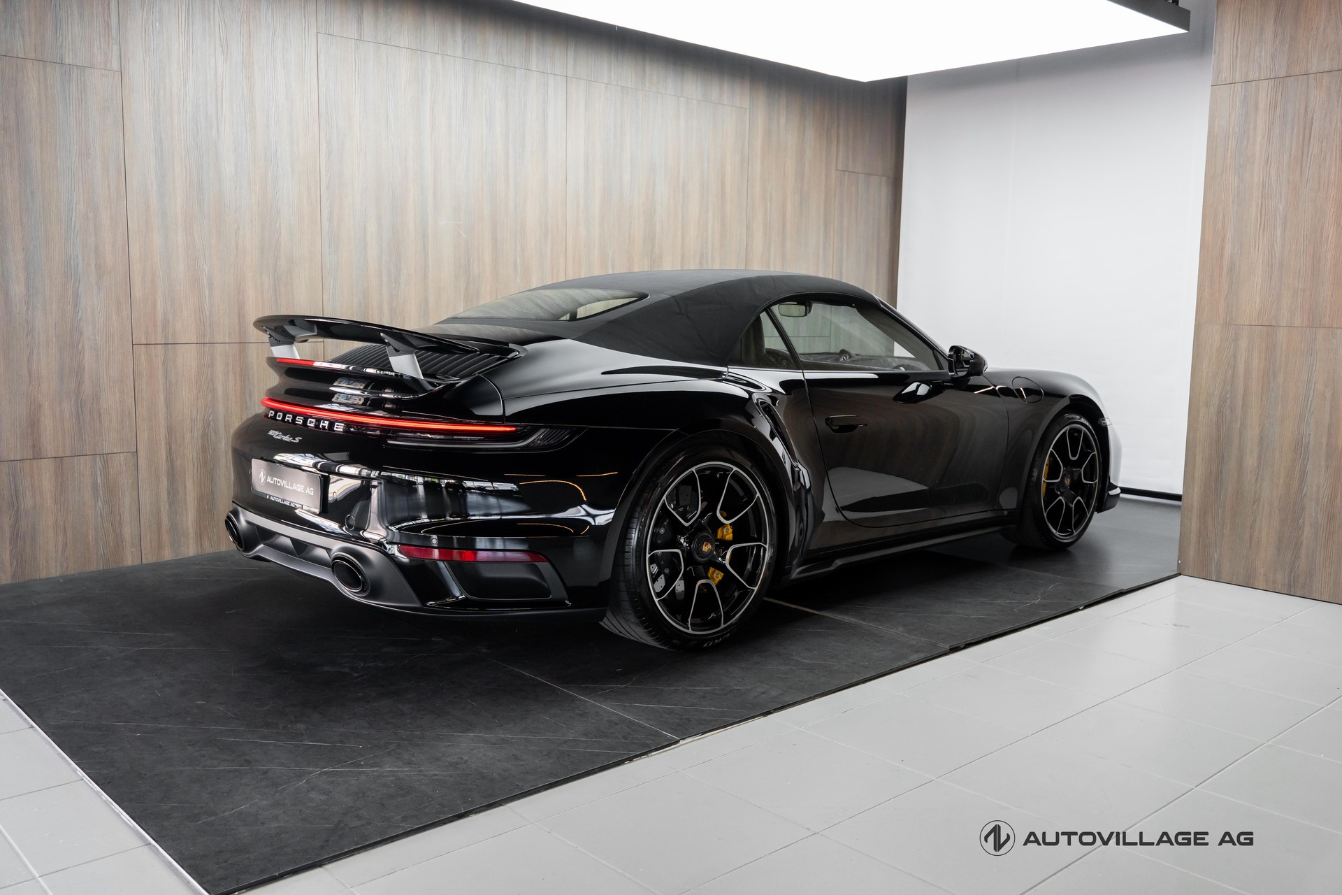 PORSCHE 911 Turbo S Cabriolet PDK | Porsche Approved bis 09.27-showroom-element-2