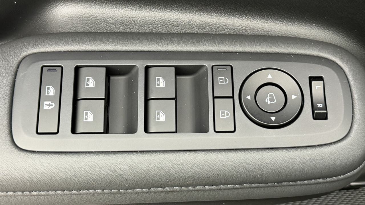 HYUNDAI Santa Fe 1.6 T-GDi PHEV Calligraphy 4WD Automatic-image-8