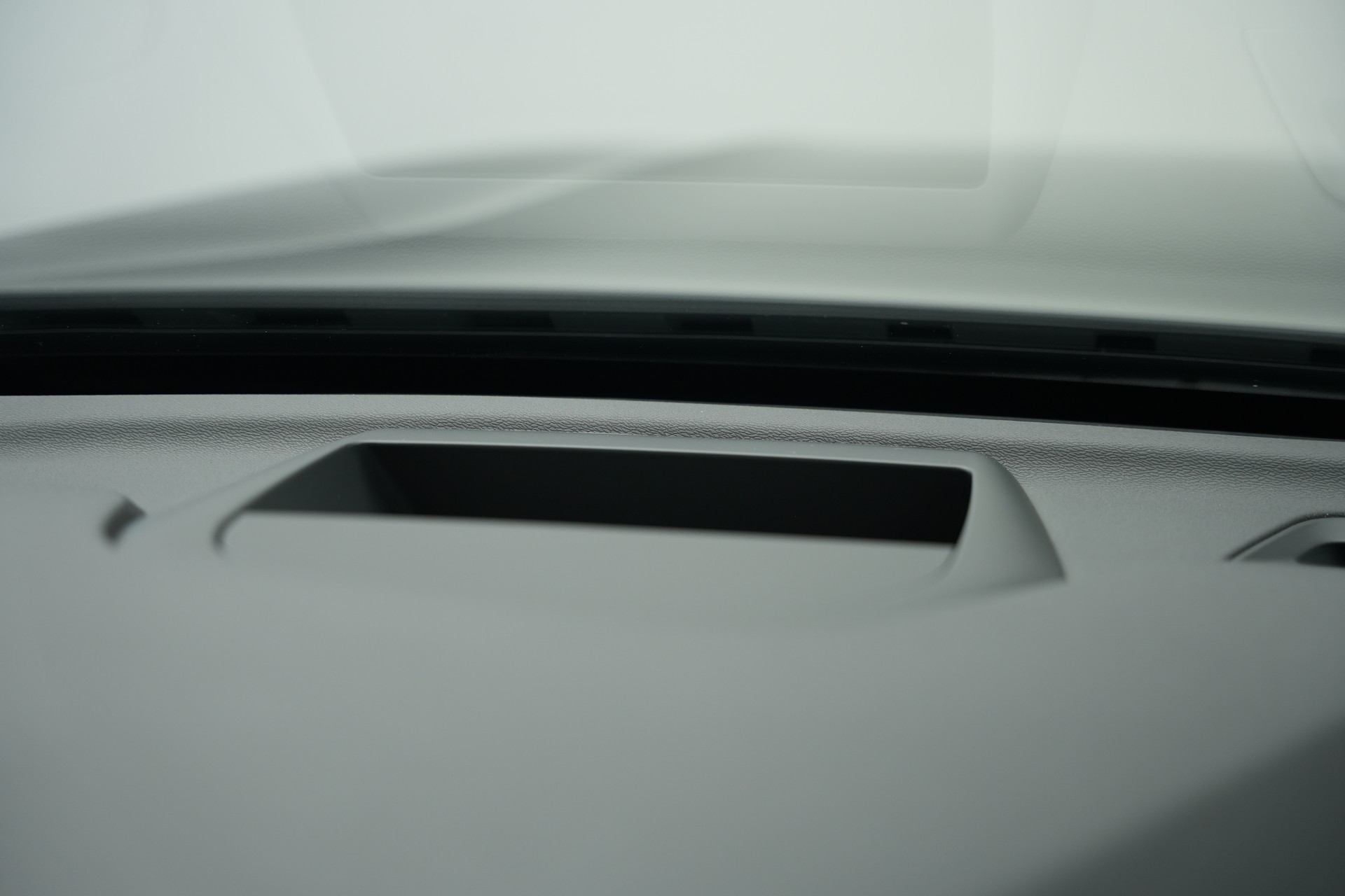 VOLVO XC60 T6 eAWD PluginHybrid Geartronic Black Edition Plus *Head-Up*-image-22