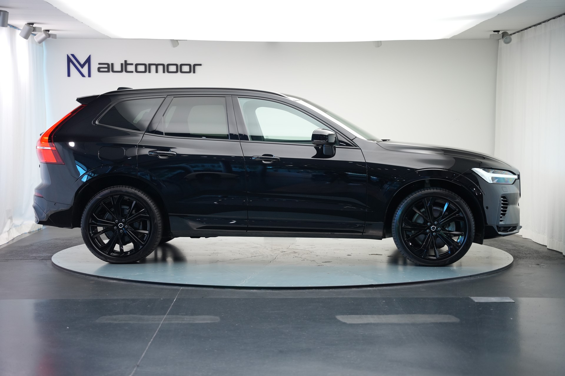 VOLVO XC60 T6 eAWD PluginHybrid Geartronic Black Edition Plus *Head-Up*-showroom-element-3