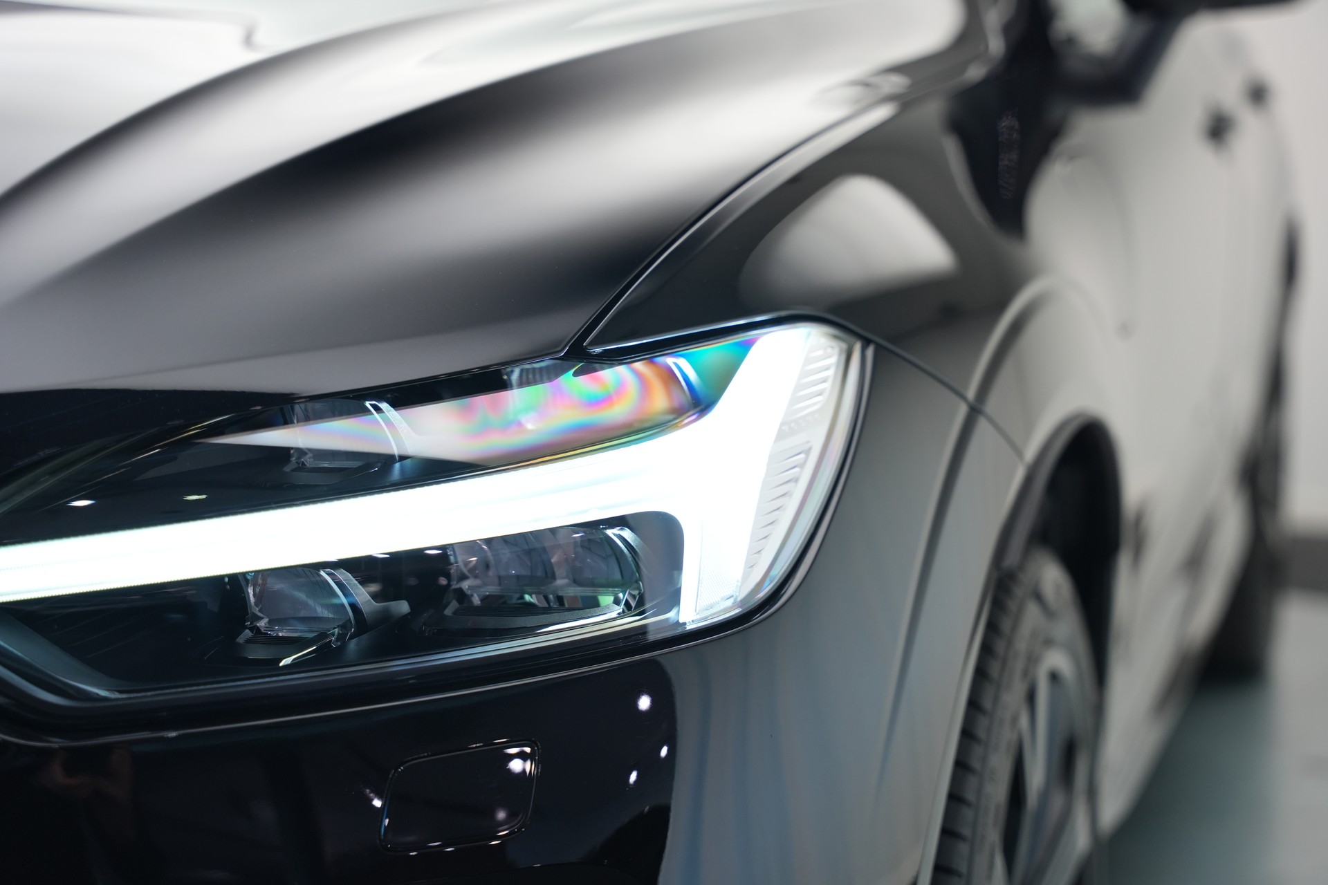 VOLVO XC60 T6 eAWD PluginHybrid Geartronic Black Edition Plus *Head-Up*-image-49