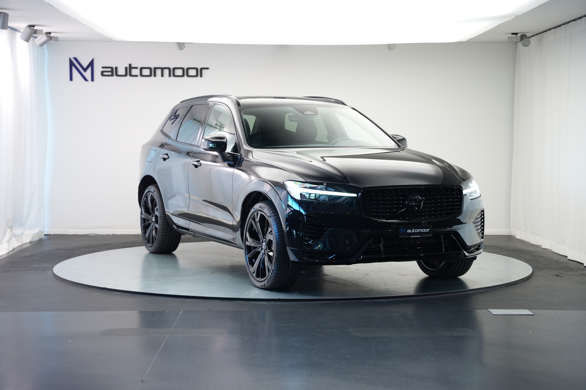 VOLVO XC60 T6 eAWD PluginHybrid Geartronic Black Edition Plus *Head-Up*-showroom-element-2