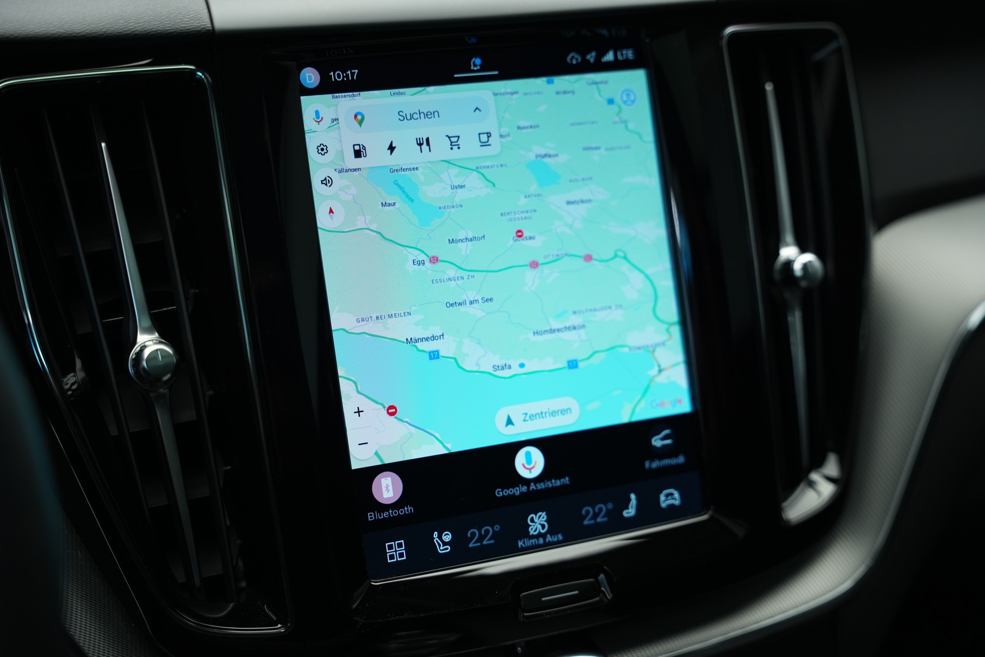 VOLVO XC60 T6 eAWD PluginHybrid Geartronic Black Edition Plus *Head-Up*-image-18