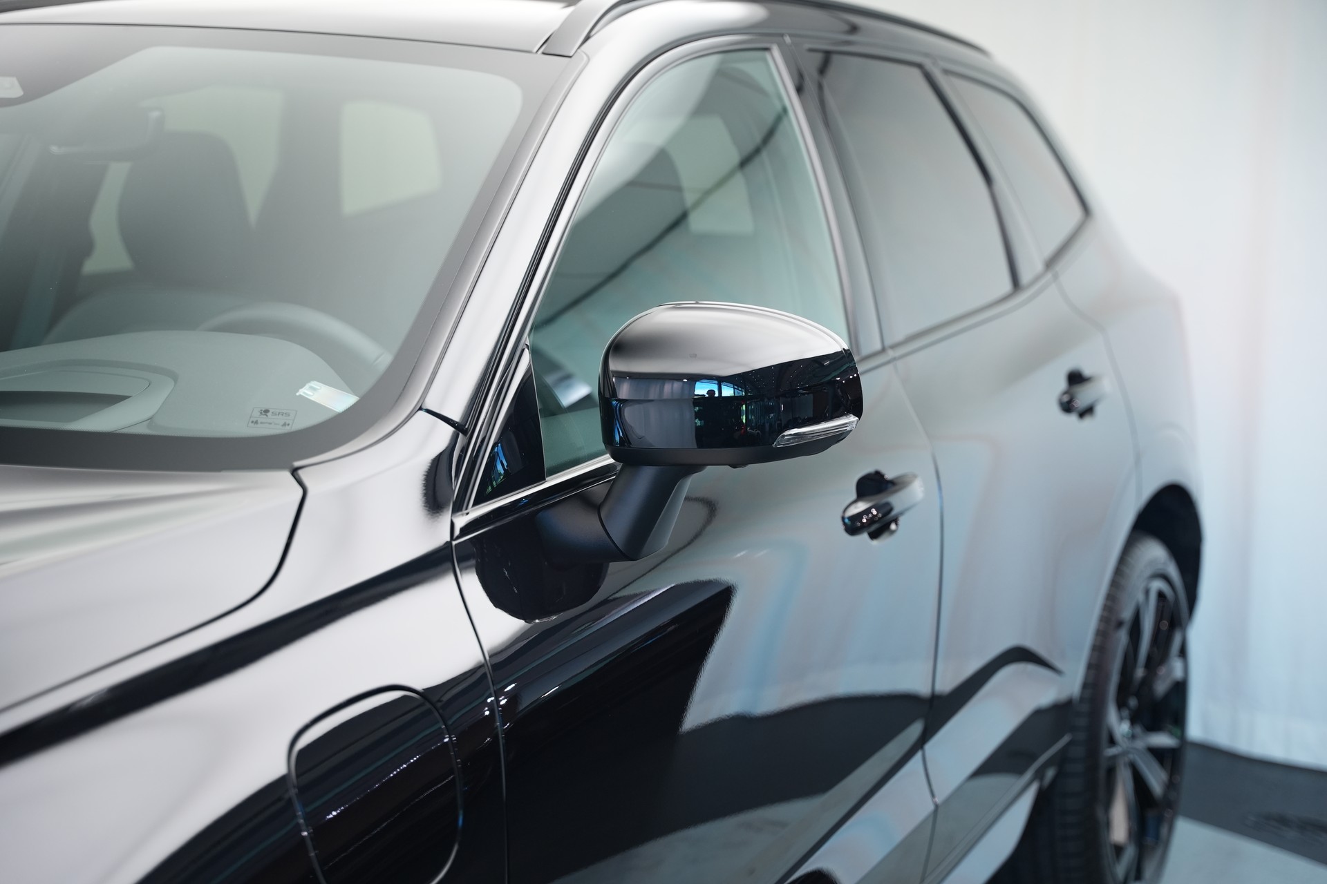 VOLVO XC60 T6 eAWD PluginHybrid Geartronic Black Edition Plus *Head-Up*-image-47