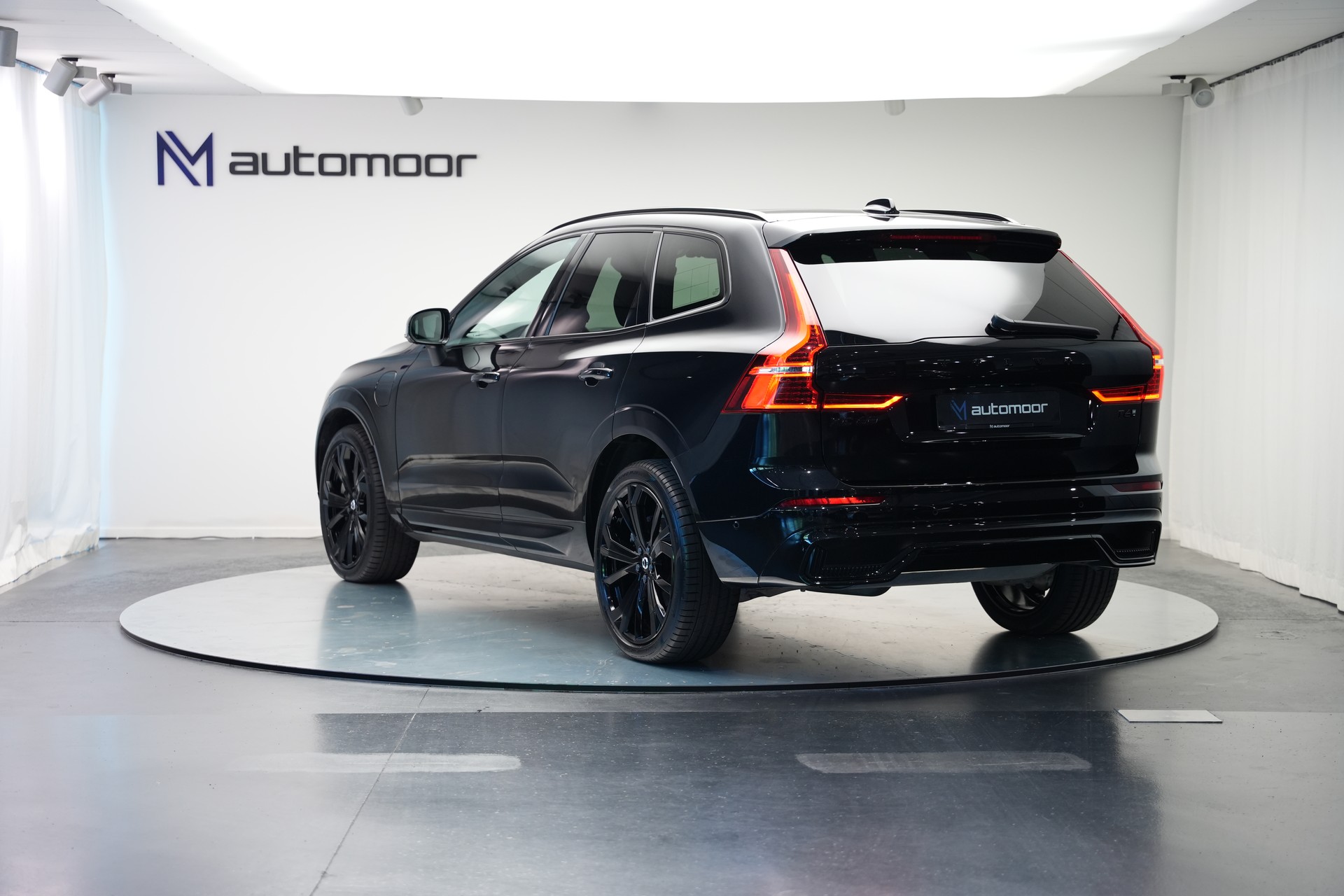 VOLVO XC60 T6 eAWD PluginHybrid Geartronic Black Edition Plus *Head-Up*-image-6