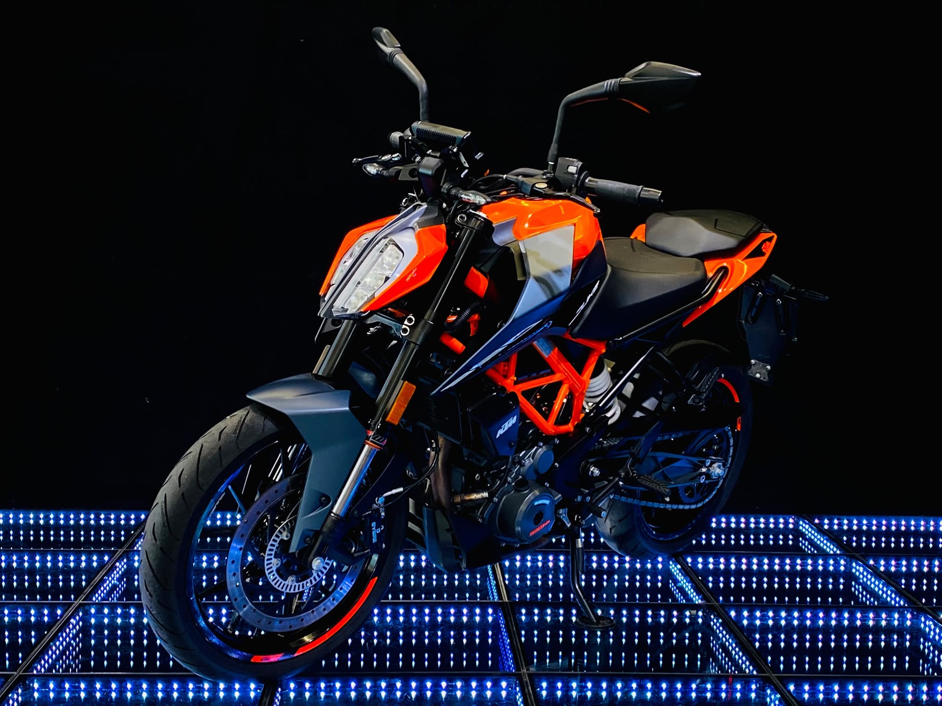 KTM 390 Duke-image-1