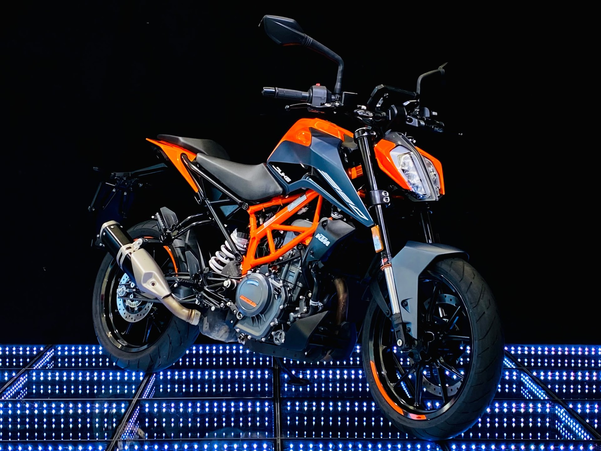 KTM 390 Duke-image-0