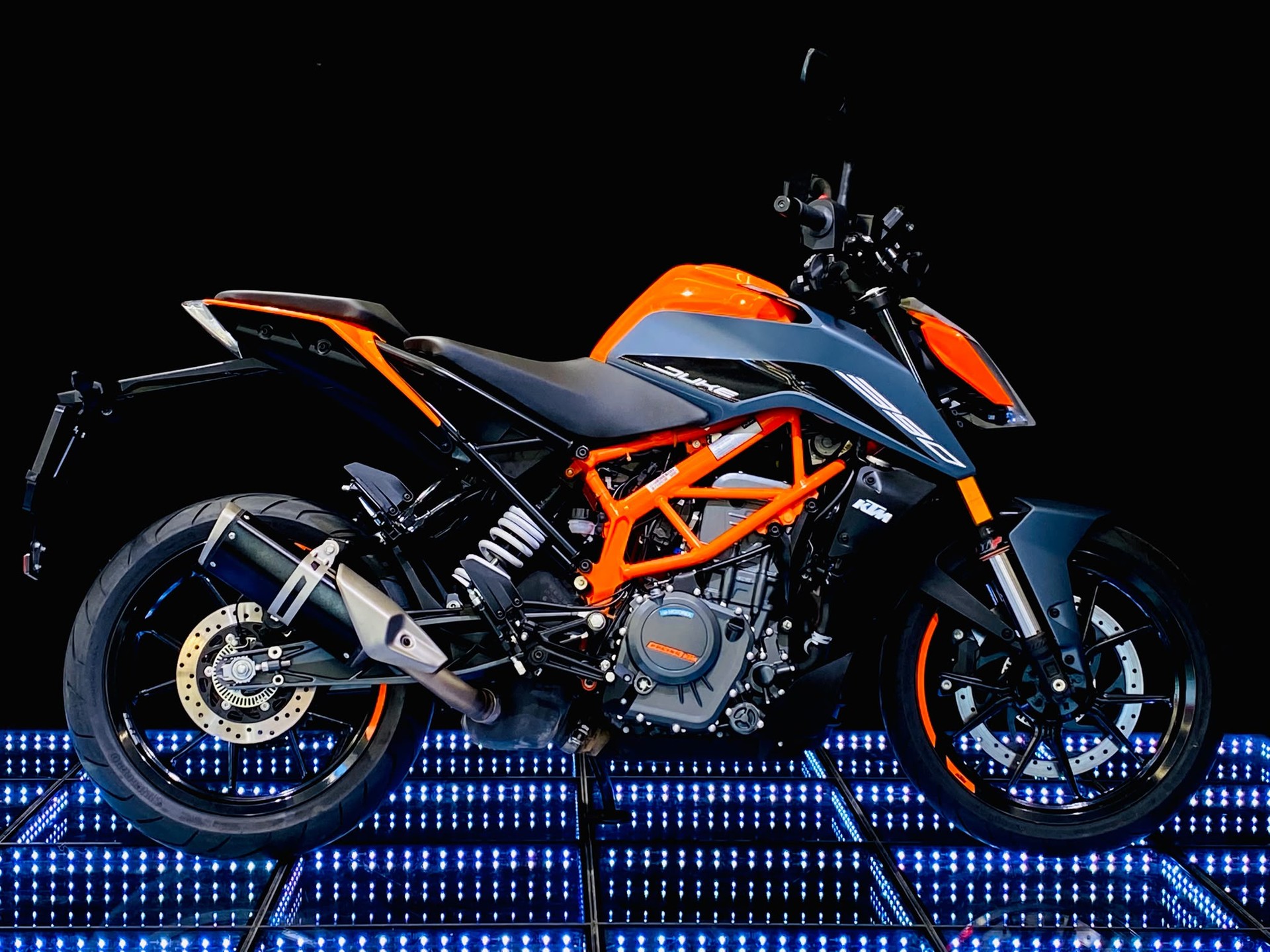 KTM 390 Duke-image-2
