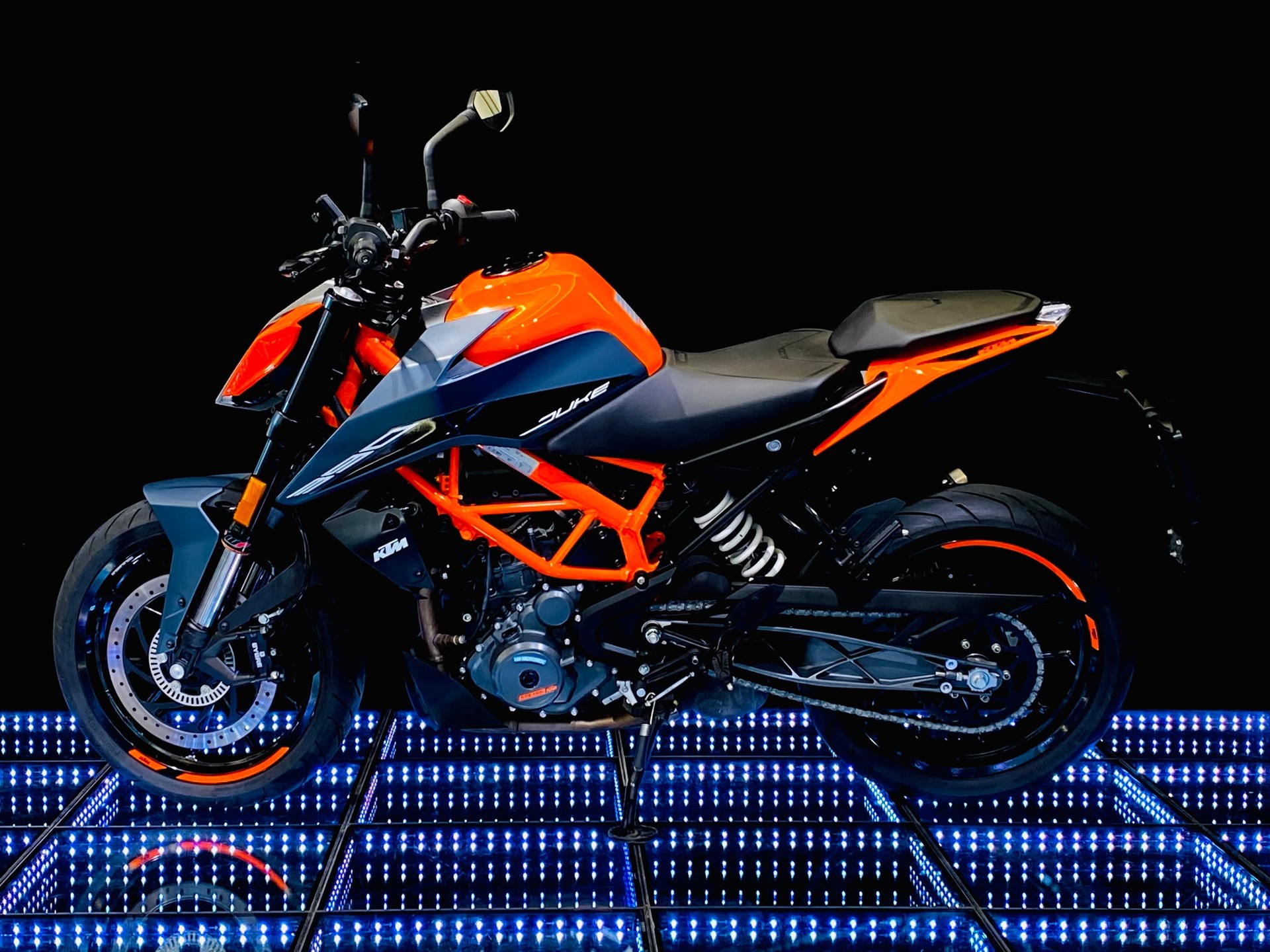 KTM 390 Duke-image-3