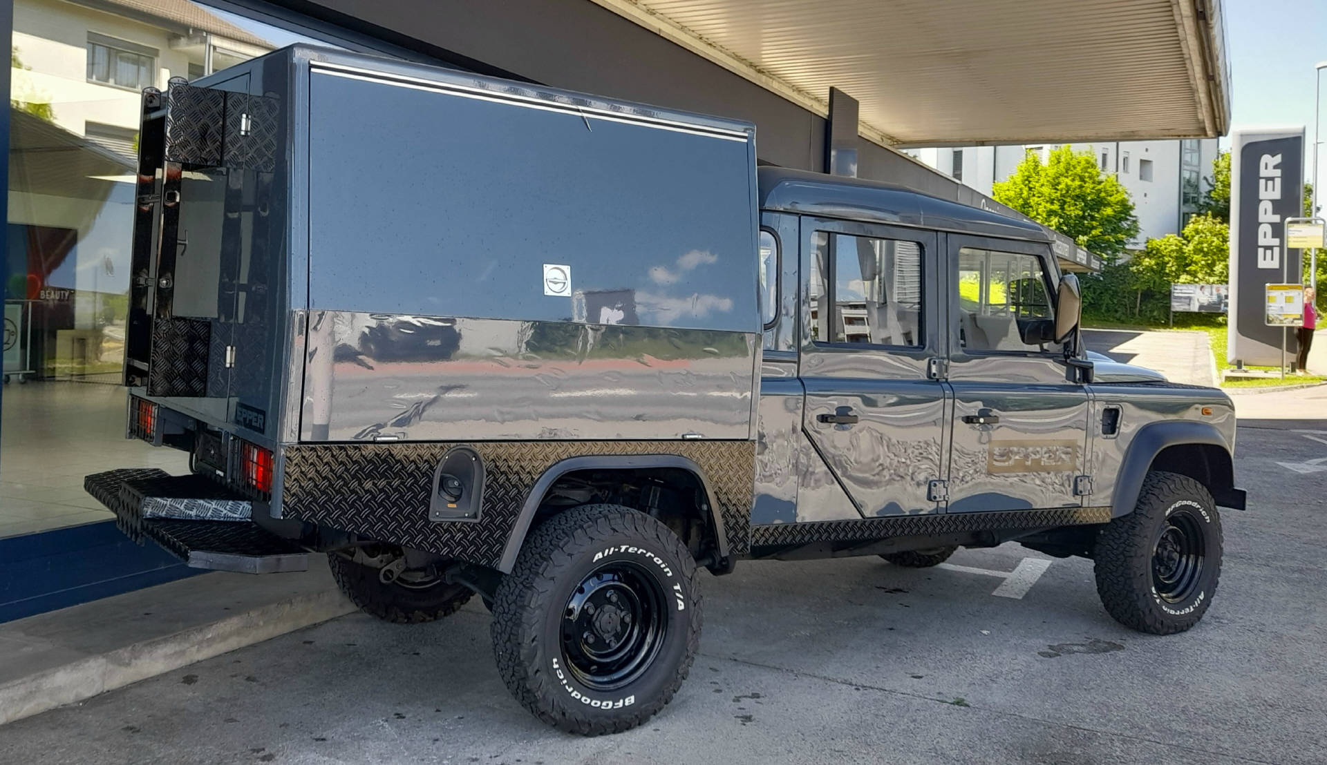 LAND ROVER Defender 130 Doppelkabine Pickup 2.4 TD4-showroom-element-1