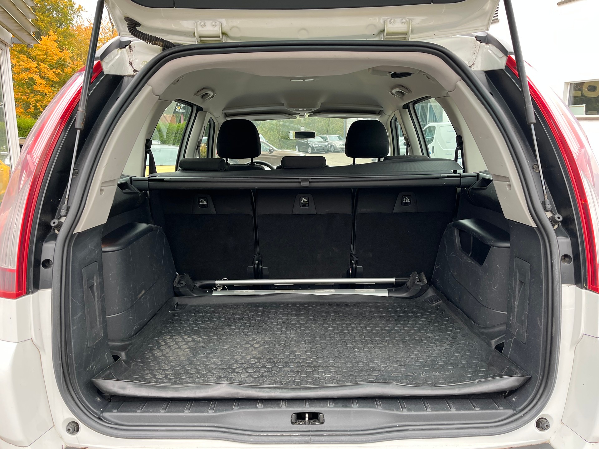 CITROEN Grand C4 Picasso 1.6 HDI 16V Attraction-image-8