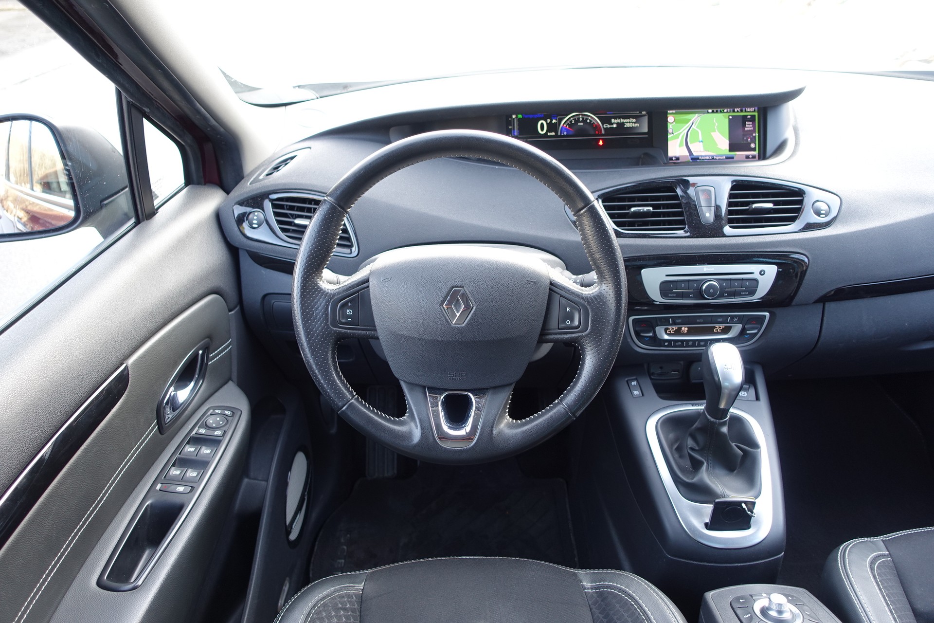 RENAULT Scénic 1.5 dCi Bose EDC-image-2