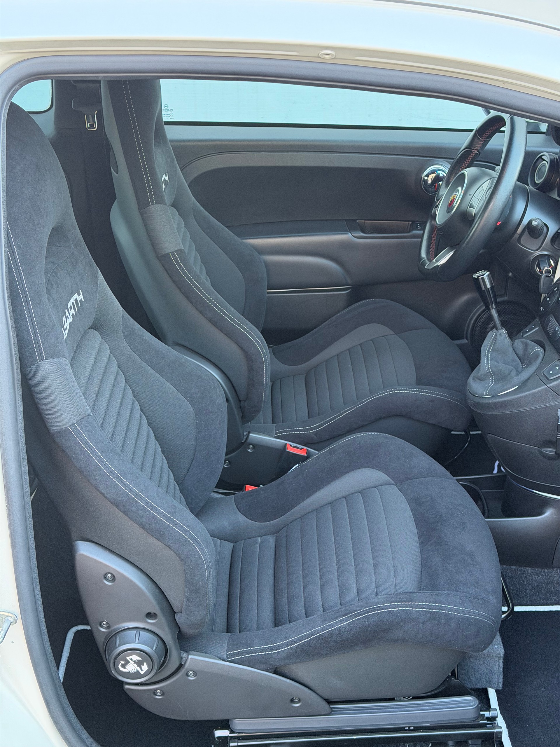 FIAT 500 1.4 16V Turbo Abarth 695 SS-image-7