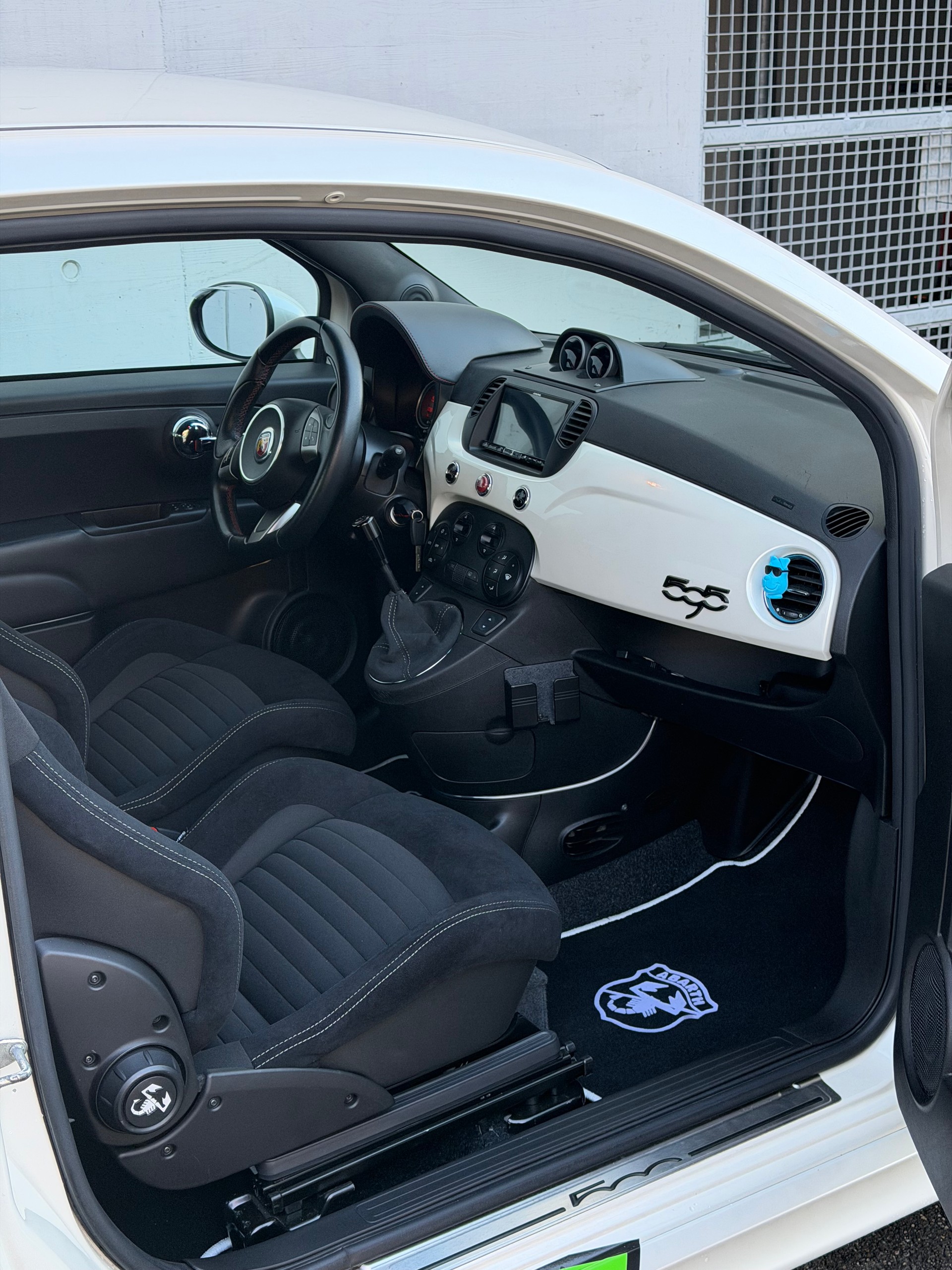 FIAT 500 1.4 16V Turbo Abarth 695 SS-image-6