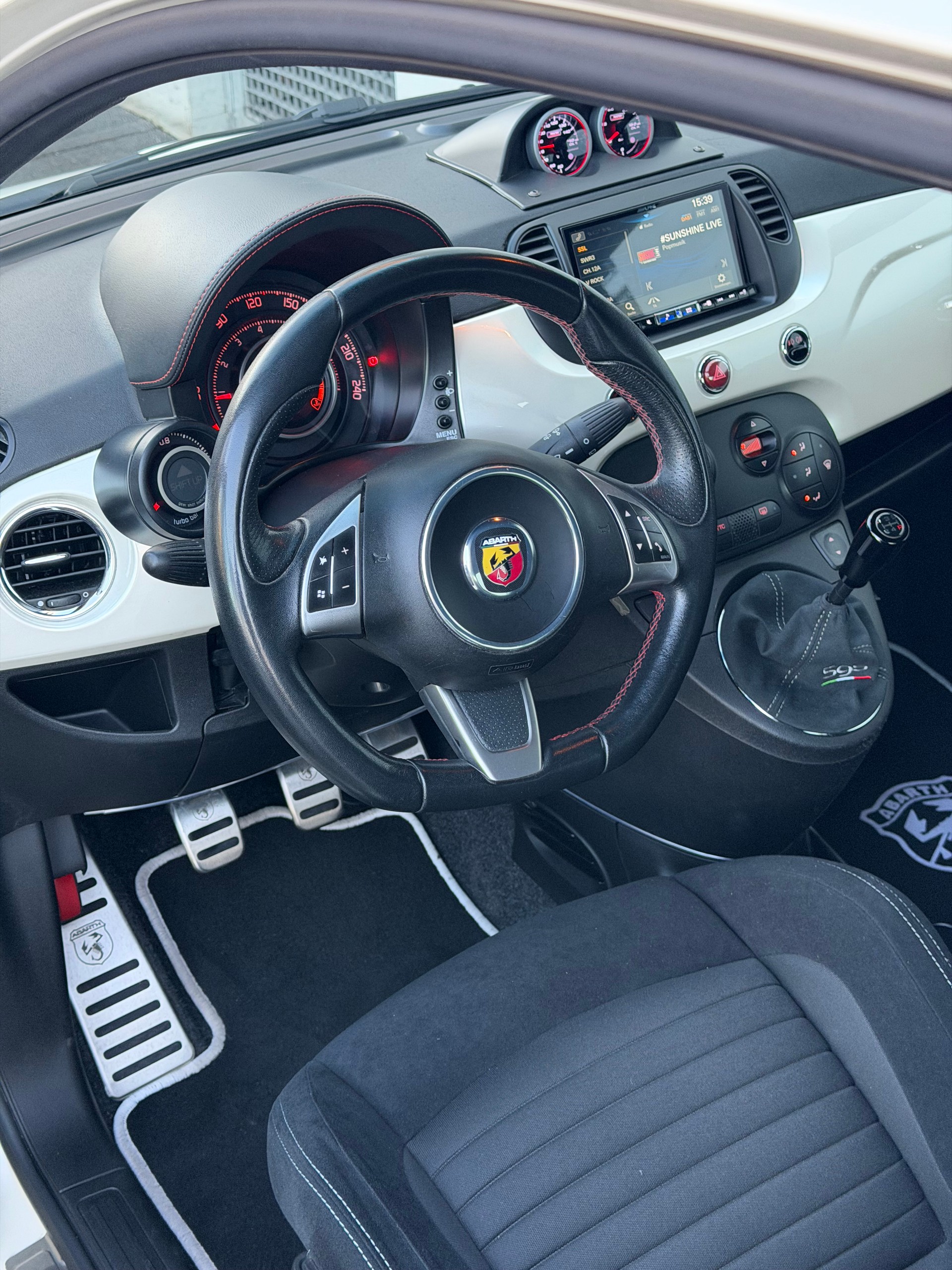 FIAT 500 1.4 16V Turbo Abarth 695 SS-image-8