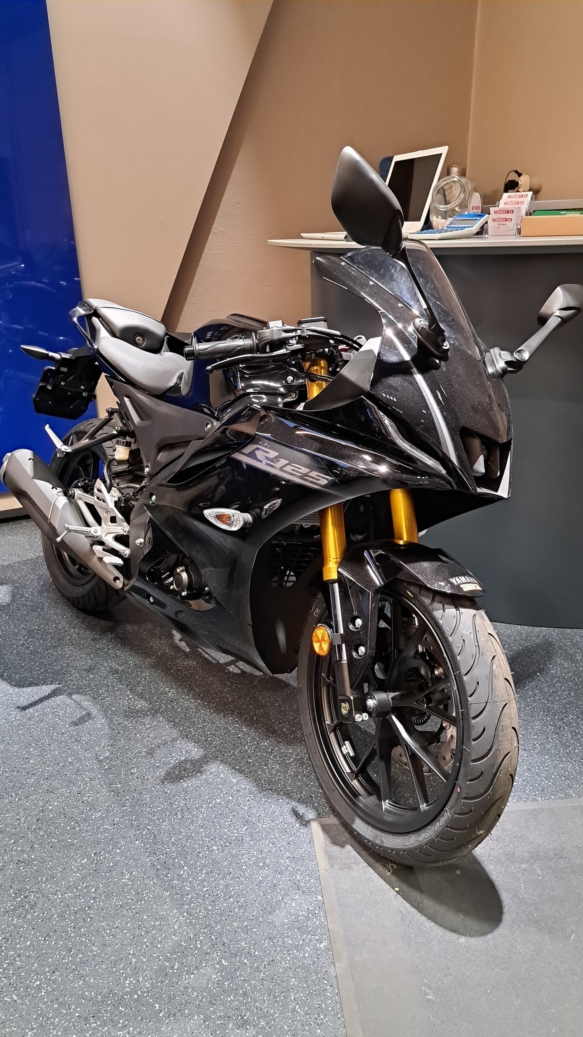 YAMAHA YZF-R 125 ABS-image-1