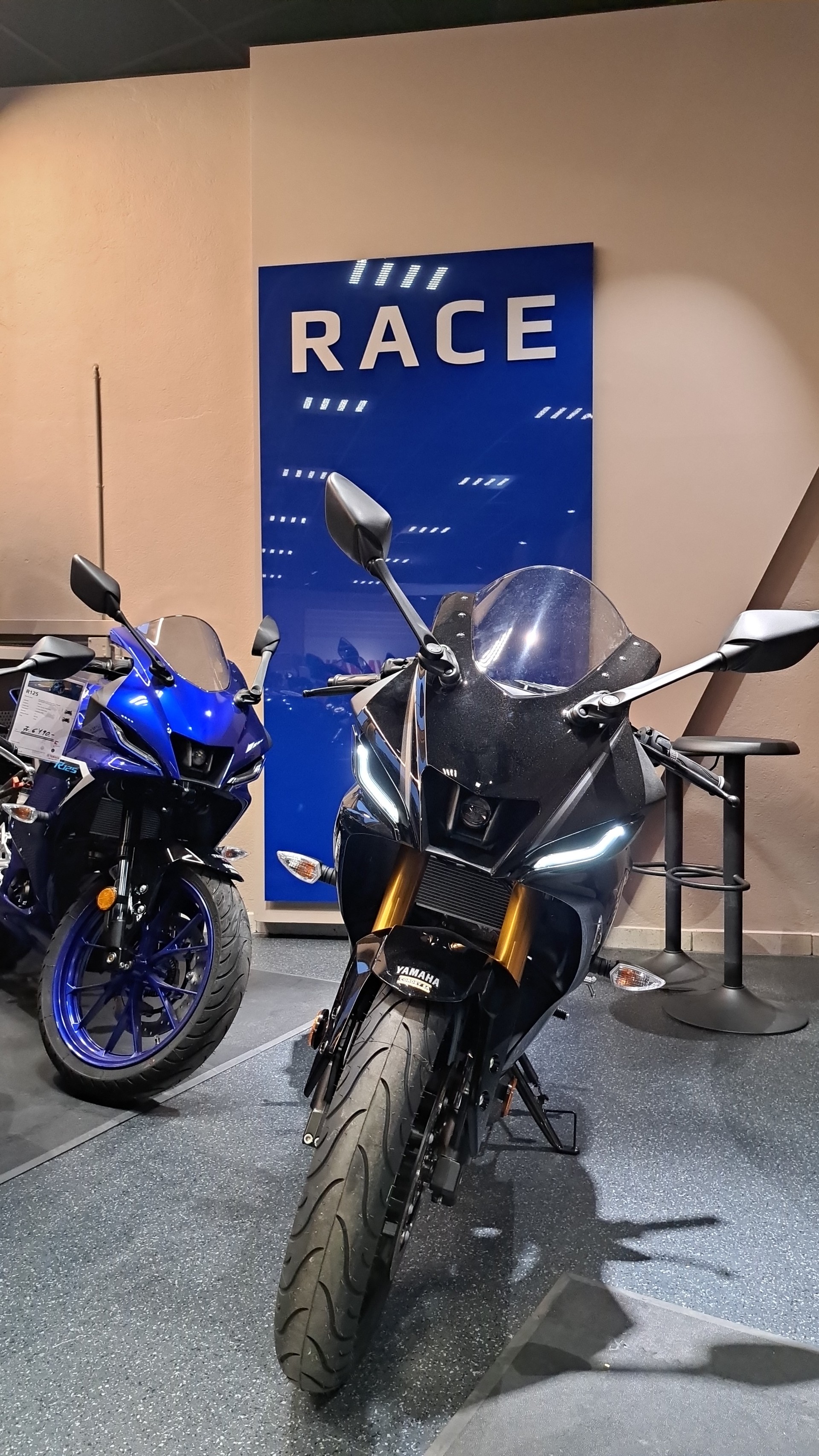 YAMAHA YZF-R 125 ABS-image-2