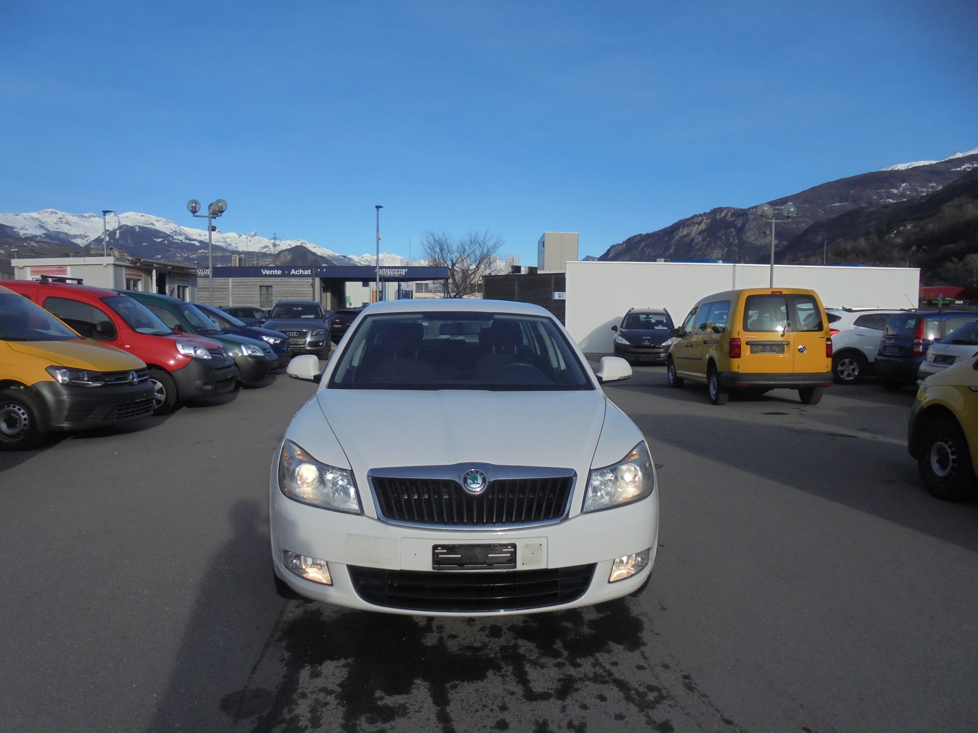 SKODA Octavia Combi 1.6 TDI Ambition 4x4-image-1