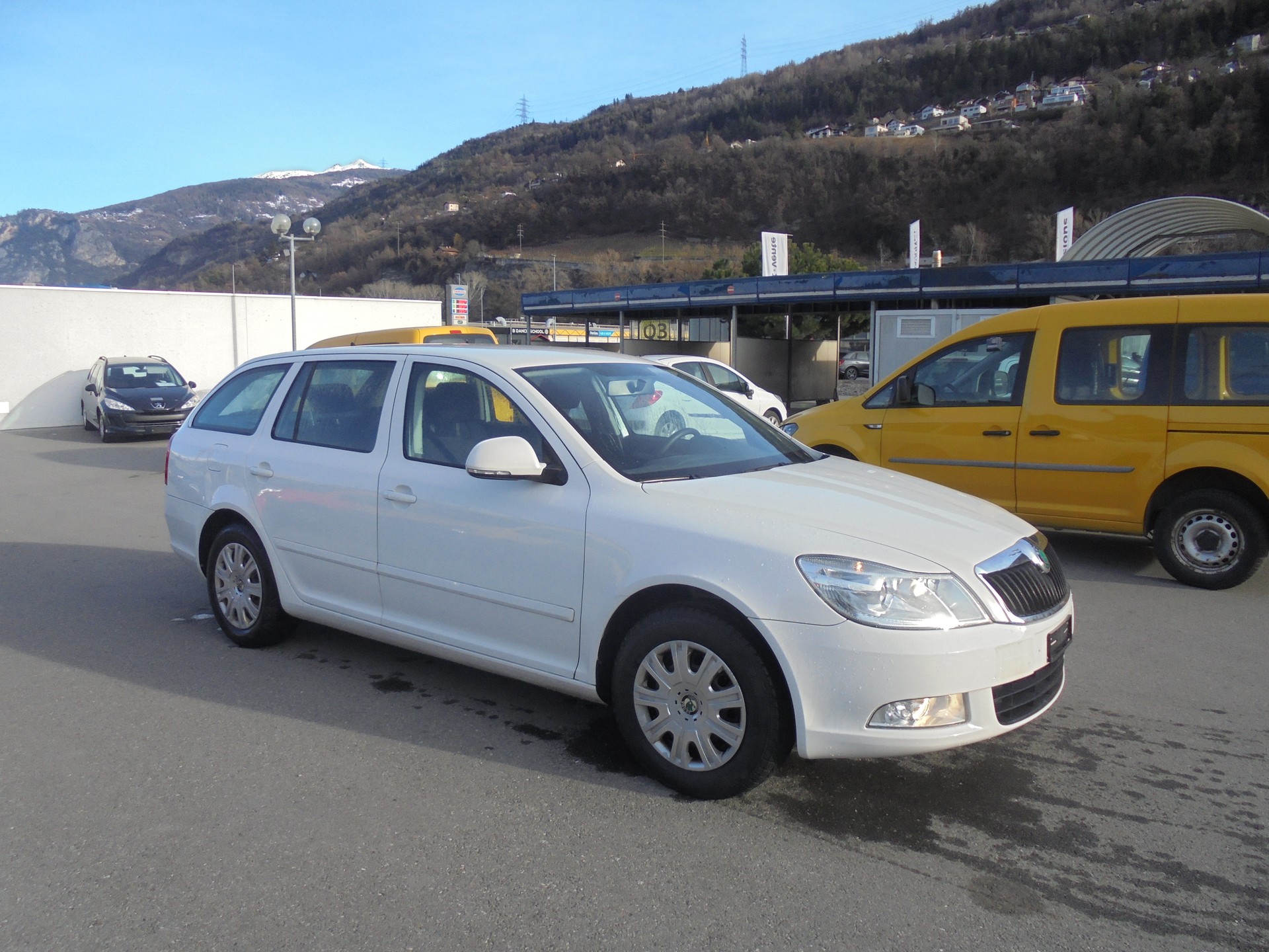 SKODA Octavia Combi 1.6 TDI Ambition 4x4-image-2