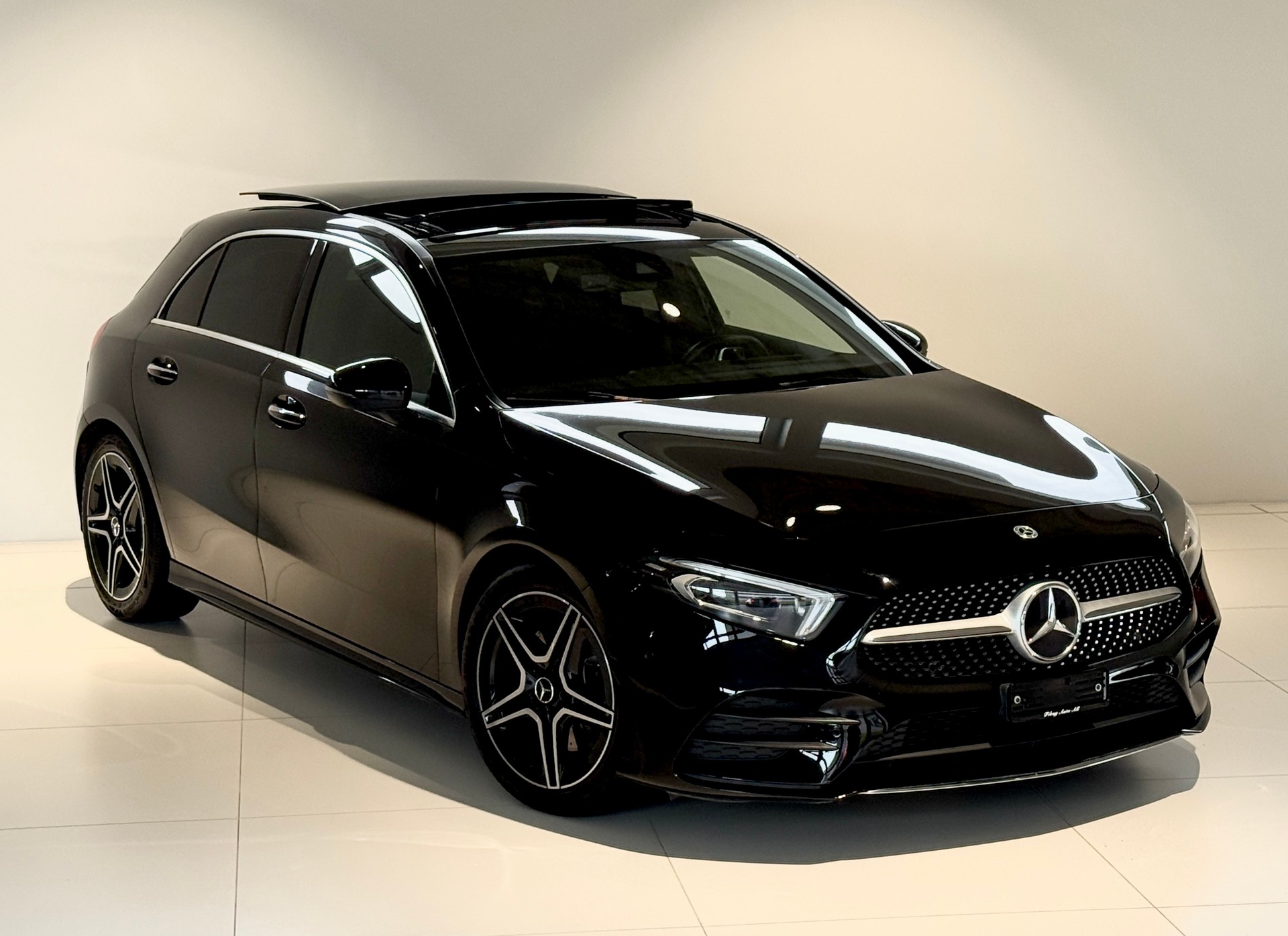 MERCEDES-BENZ A 220 AMG Line 7G-DCT 4Matic ***CH-Fahrzeug***Panoramadach***Ambiente-plus***Service kostenlos 10J / 100'000Km***