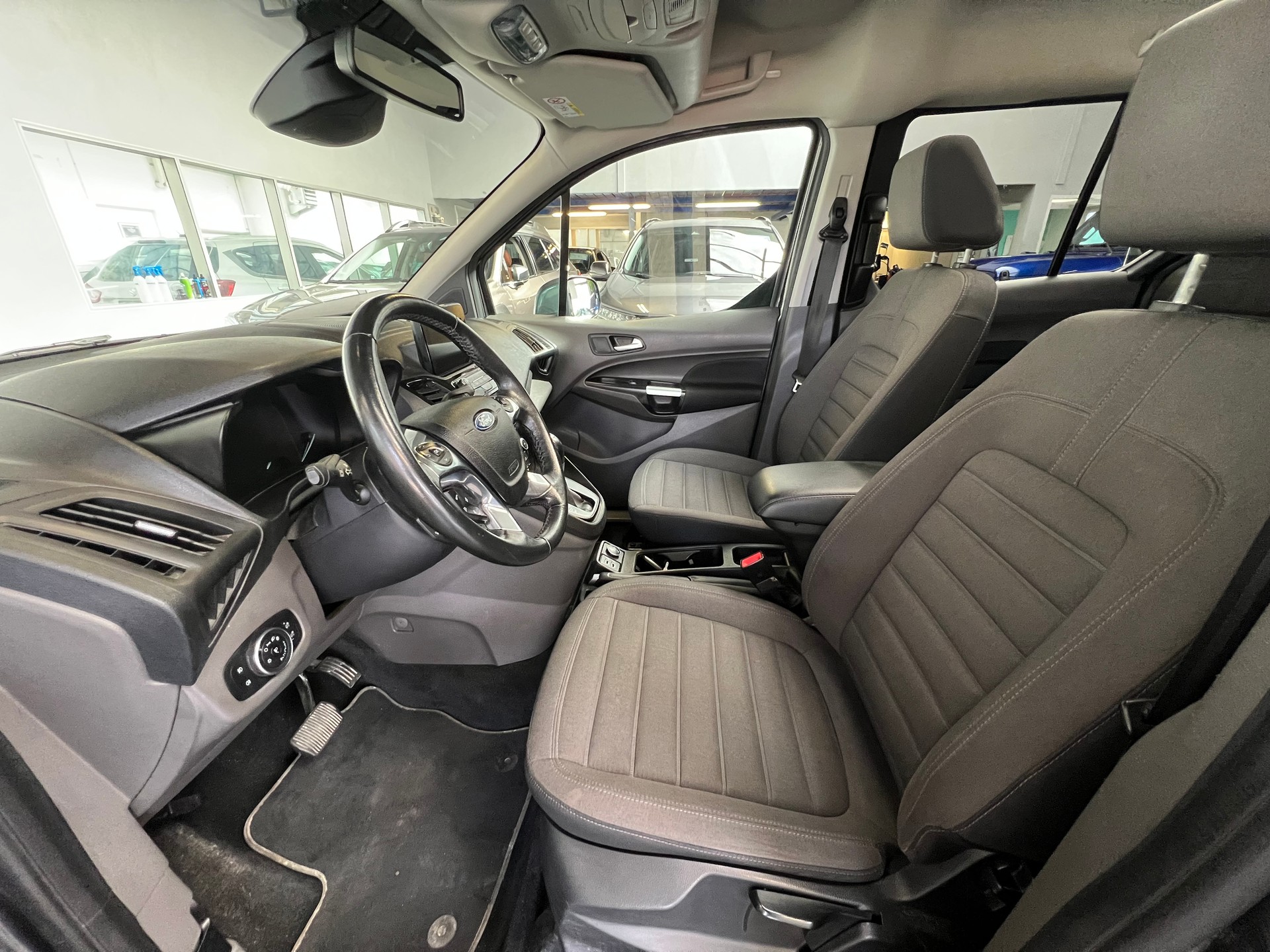FORD Grand Tourneo Connect 1.5 EcoBlue Titanium Automat-image-8