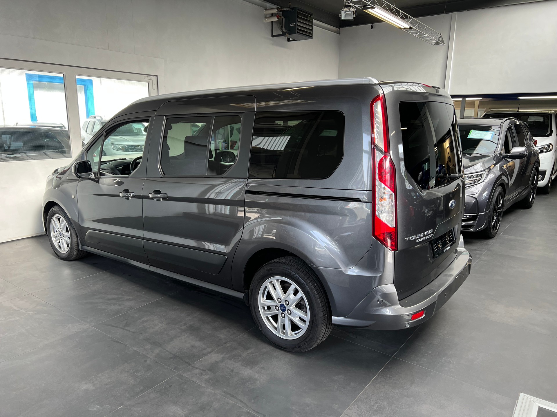 FORD Grand Tourneo Connect 1.5 EcoBlue Titanium Automat-image-1