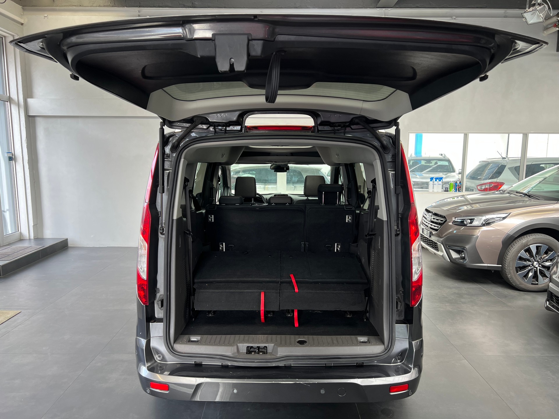 FORD Grand Tourneo Connect 1.5 EcoBlue Titanium Automat-image-13