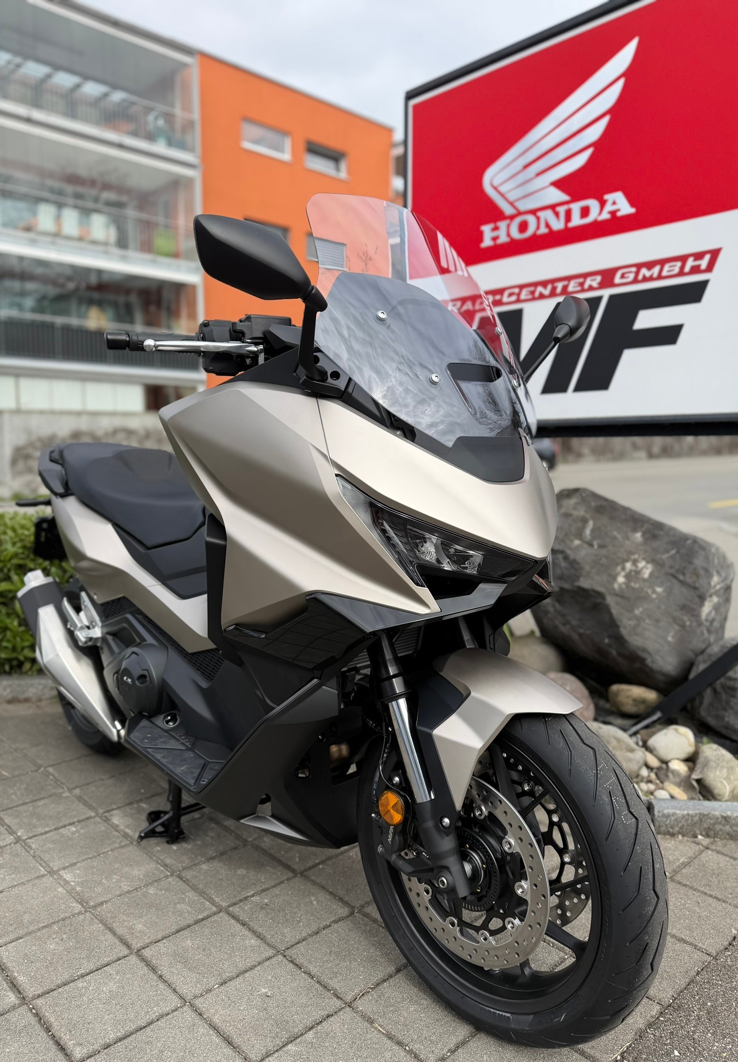 HONDA FORZA 750-image-1