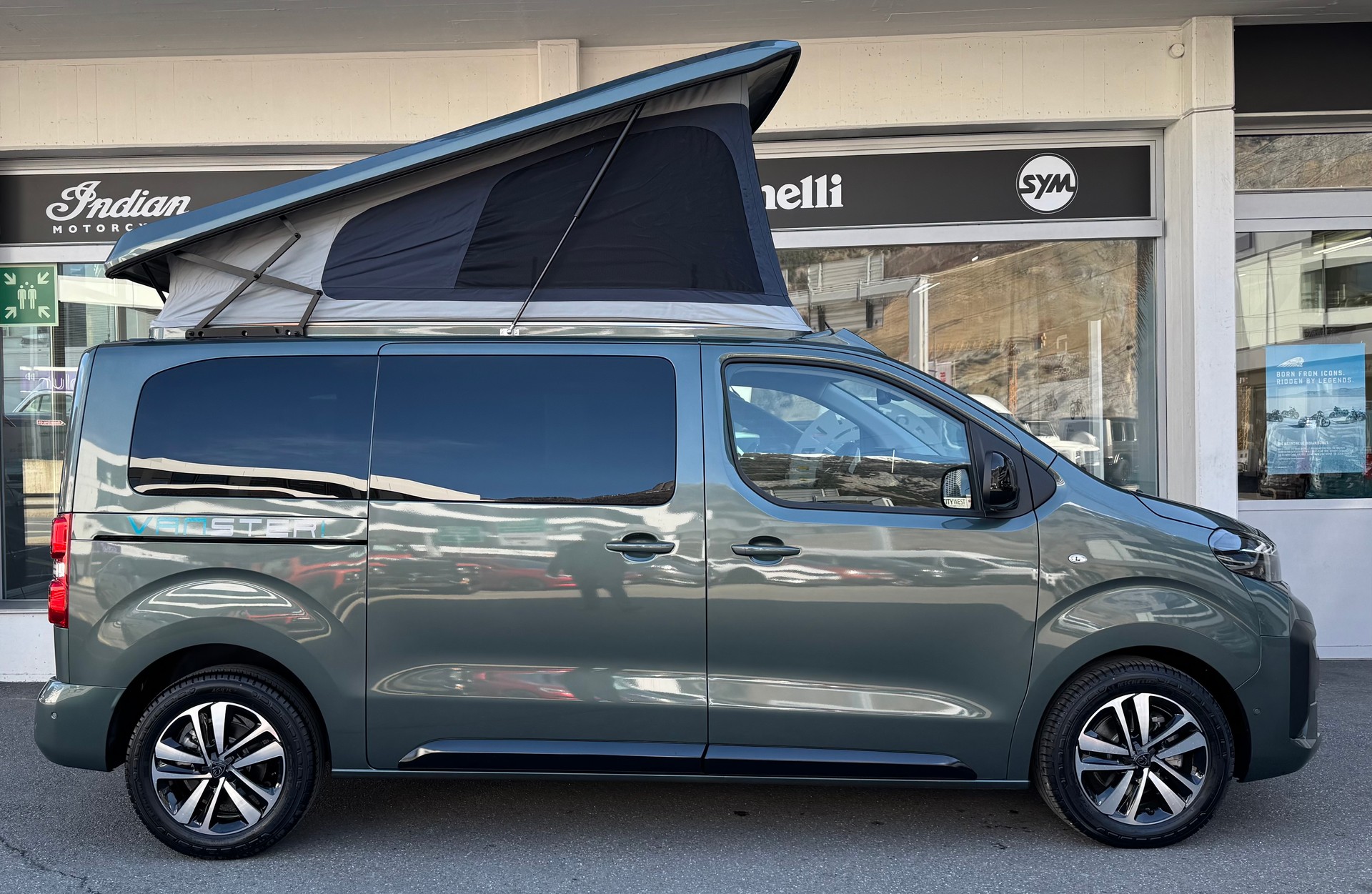 PEUGEOT PÖSSL Vanster BlueHDI 180 PS EAT8-showroom-element-1