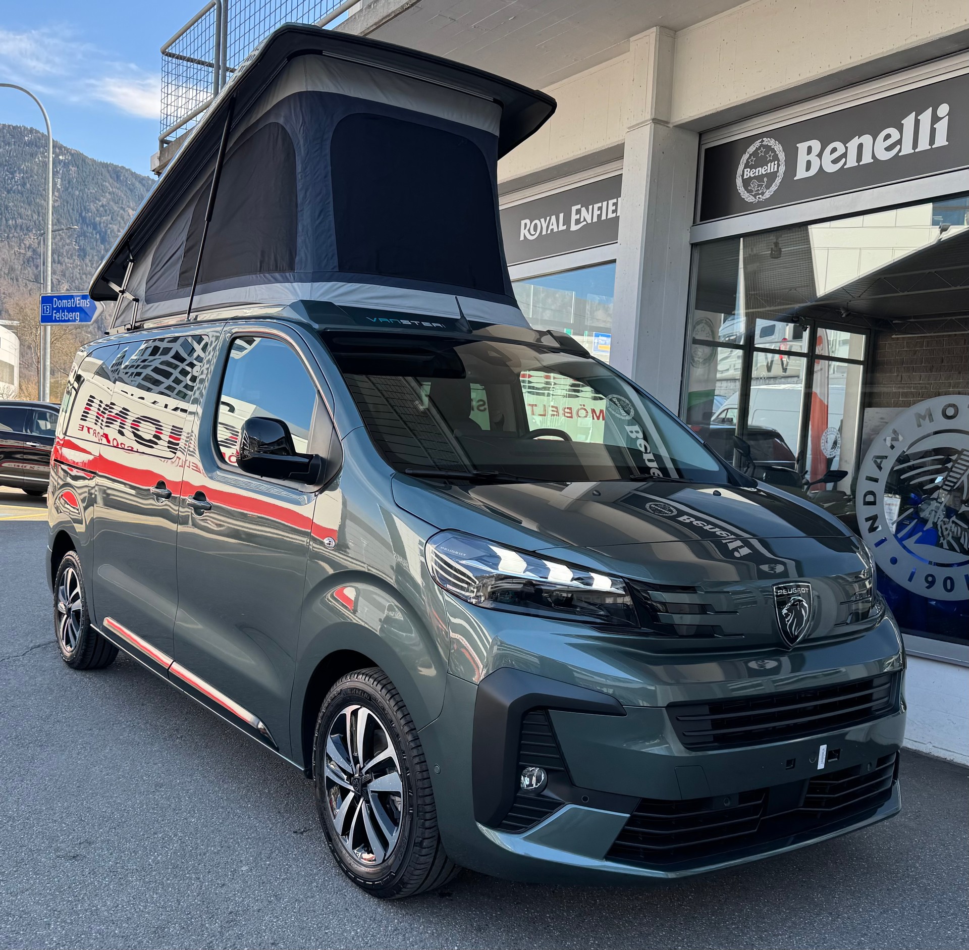 PEUGEOT PÖSSL Vanster BlueHDI 180 PS EAT8