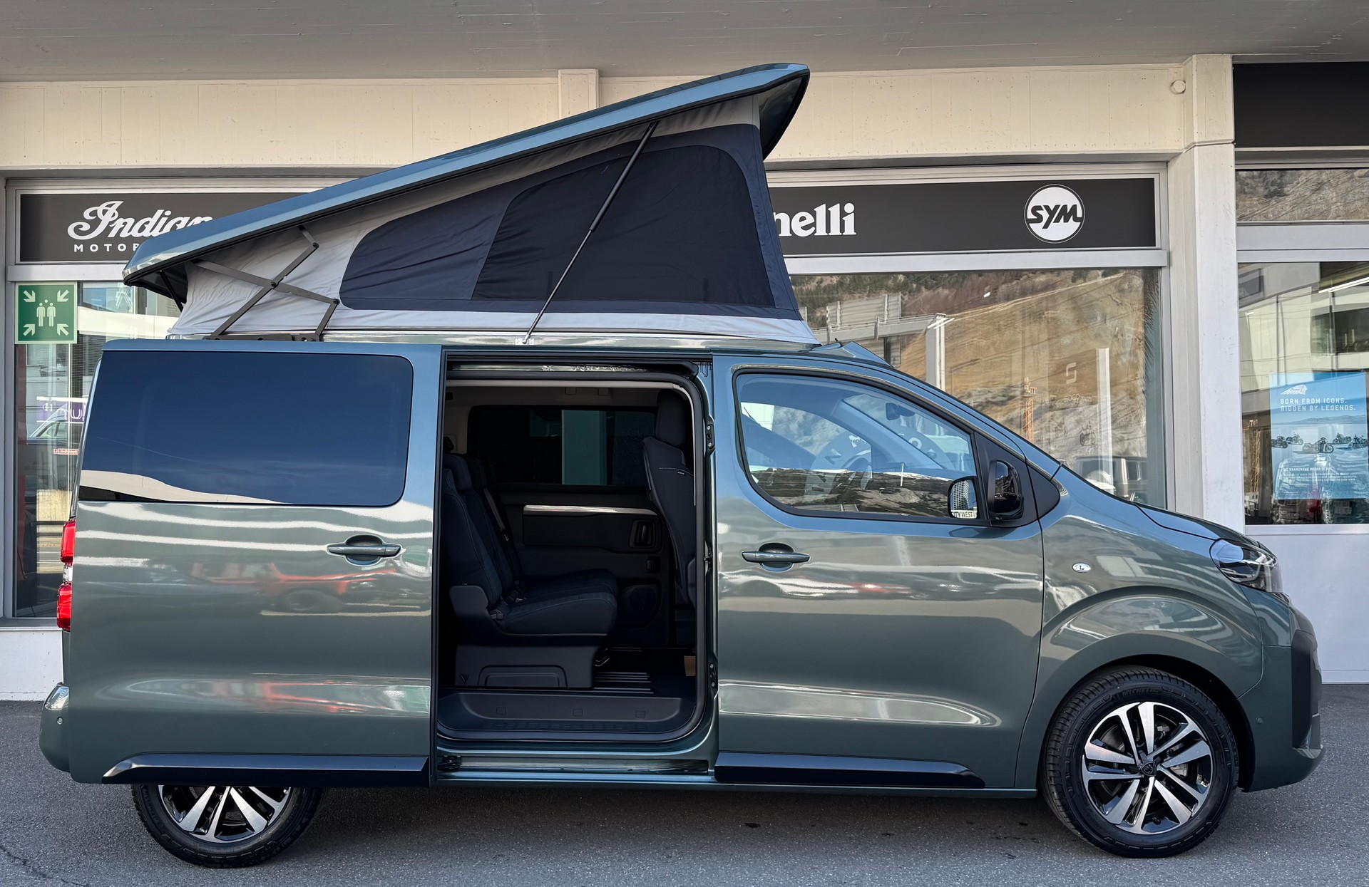 PEUGEOT PÖSSL Vanster BlueHDI 180 PS EAT8-showroom-element-2