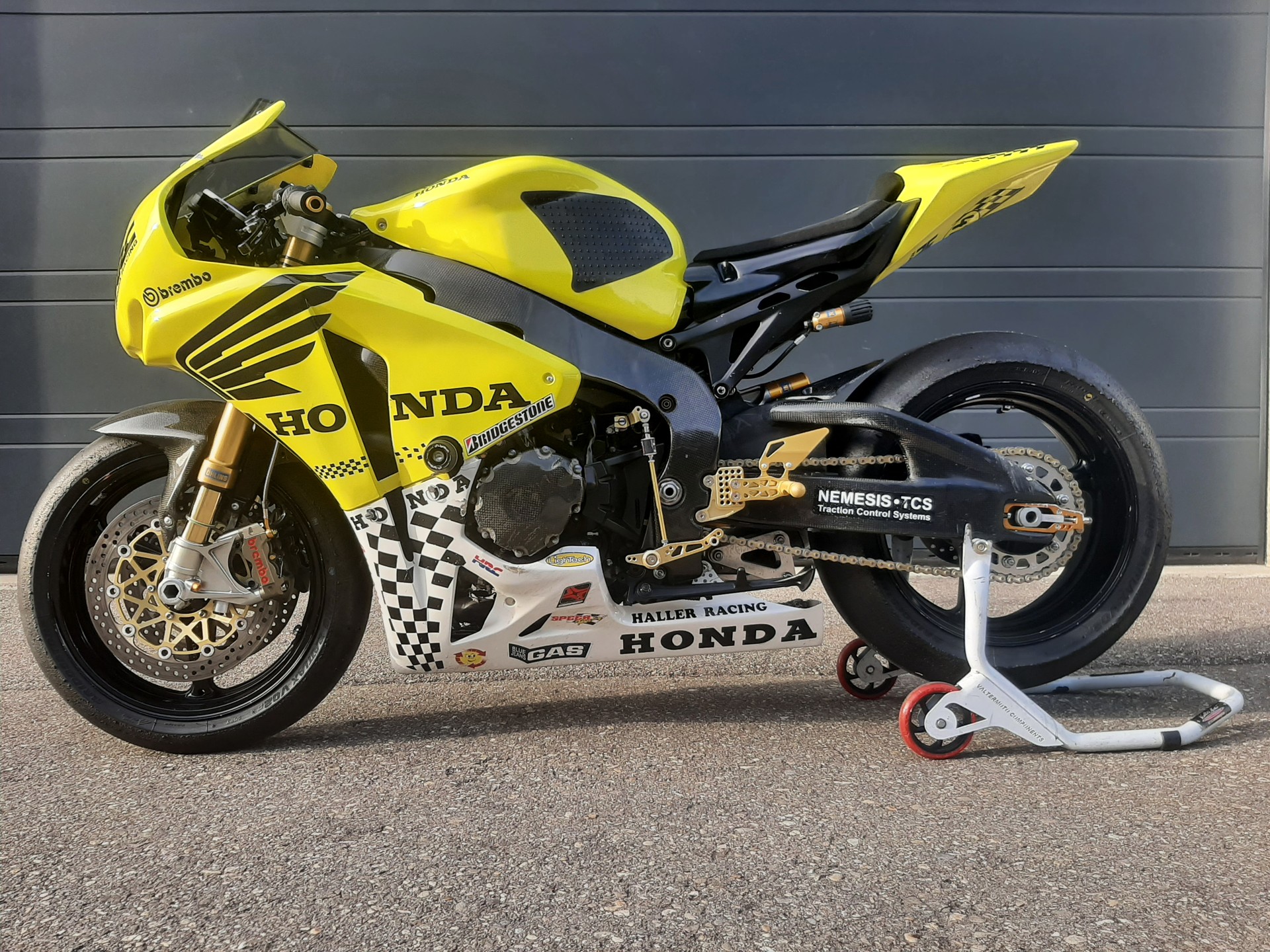HONDA CBR 1000 RR Fireblade-image-1