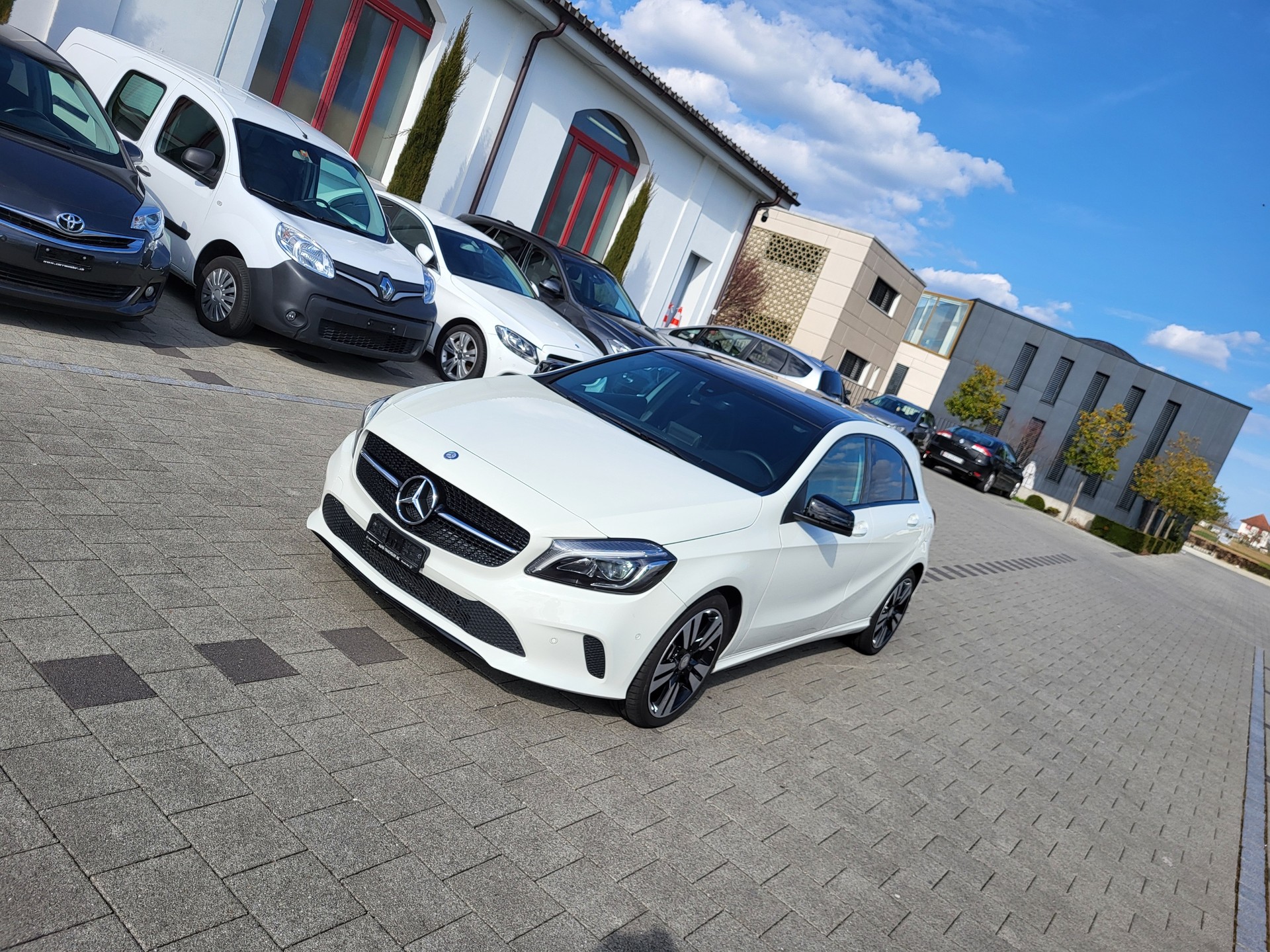 MERCEDES-BENZ A 200 Night Star 7G-DCT-image-4