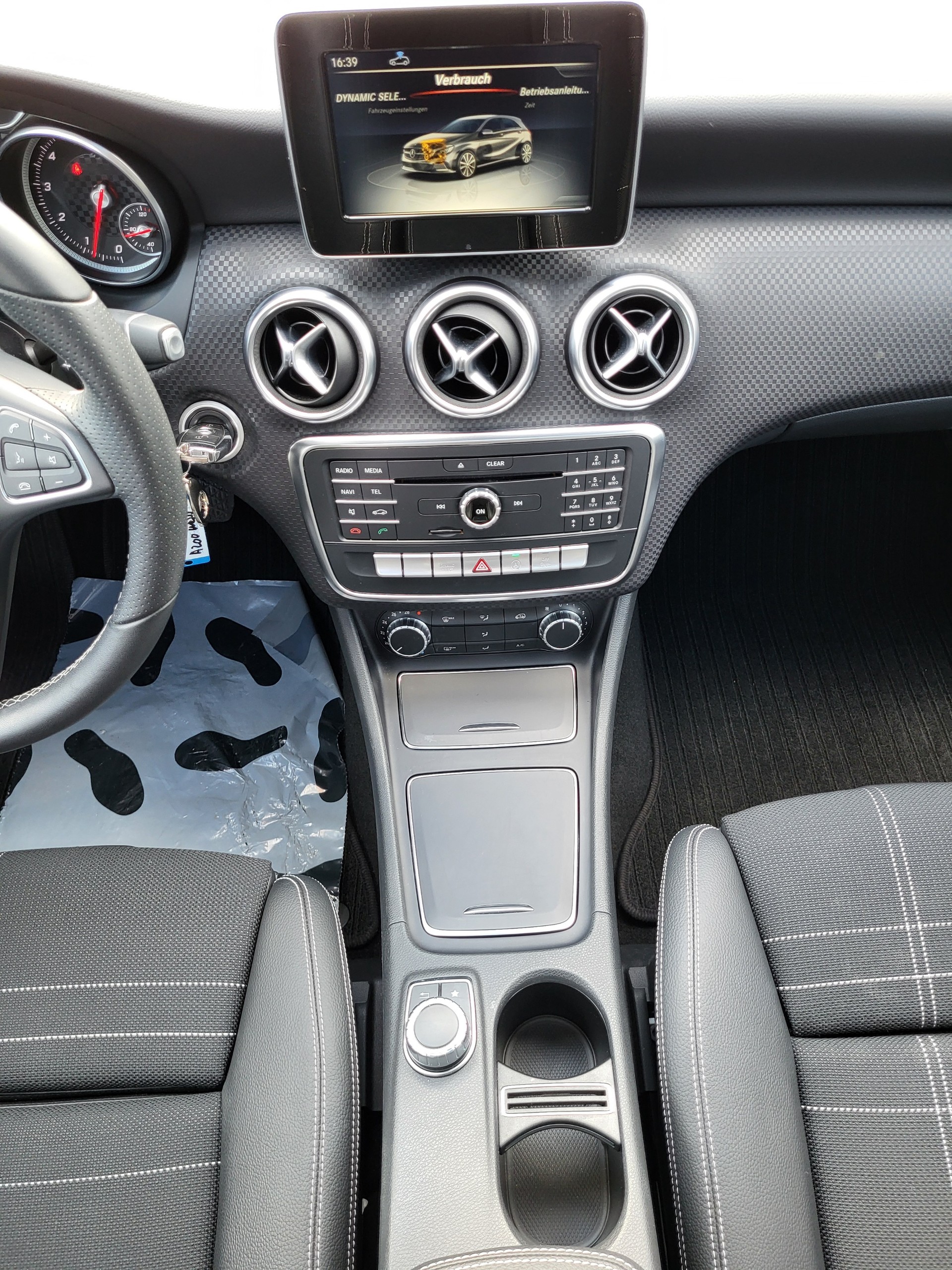 MERCEDES-BENZ A 200 Night Star 7G-DCT-image-9