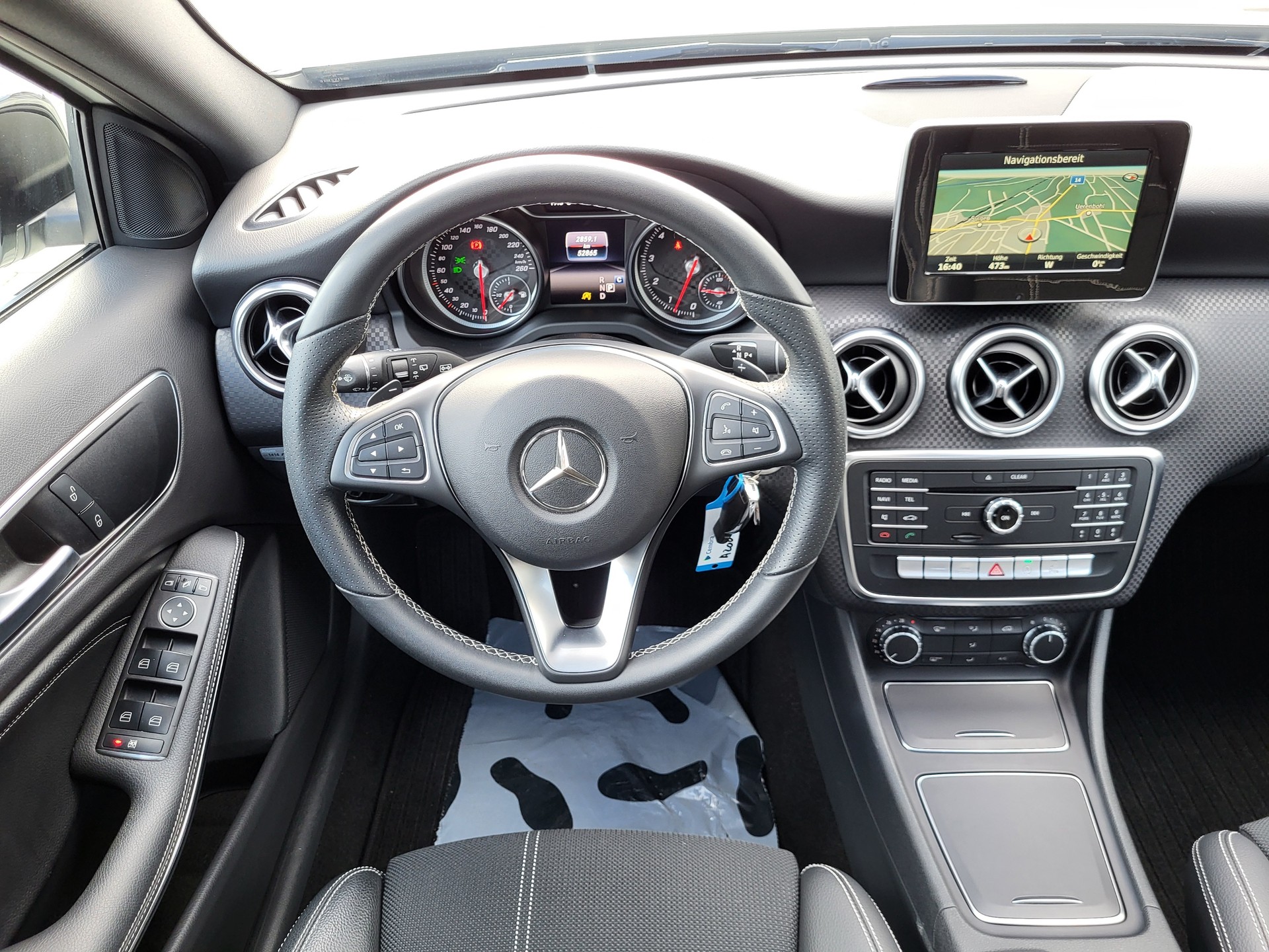 MERCEDES-BENZ A 200 Night Star 7G-DCT-image-10