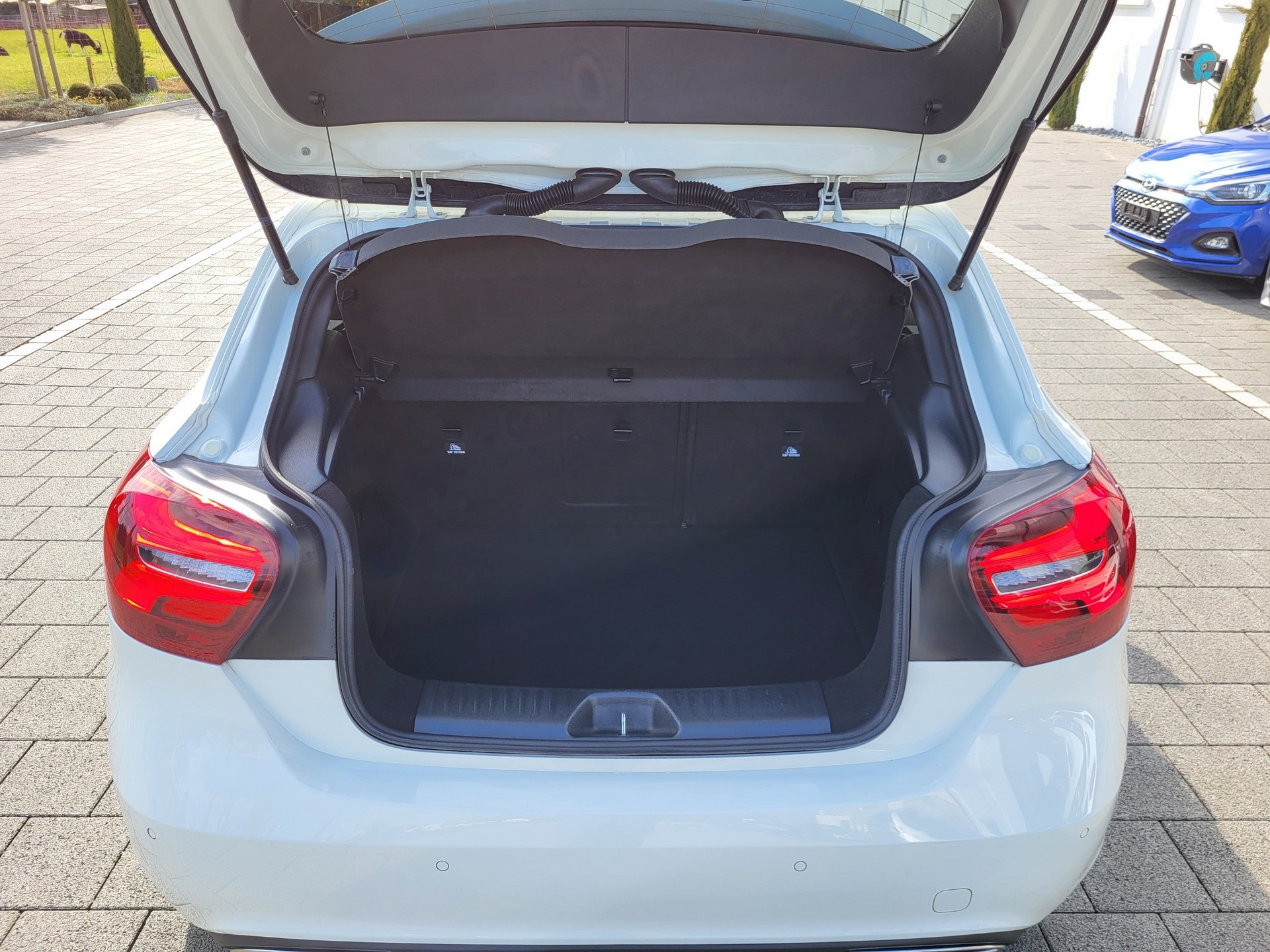 MERCEDES-BENZ A 200 Night Star 7G-DCT-image-13