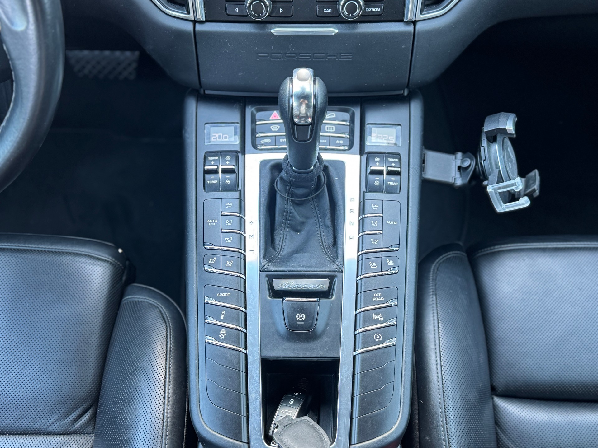 PORSCHE Macan Turbo PDK-image-12